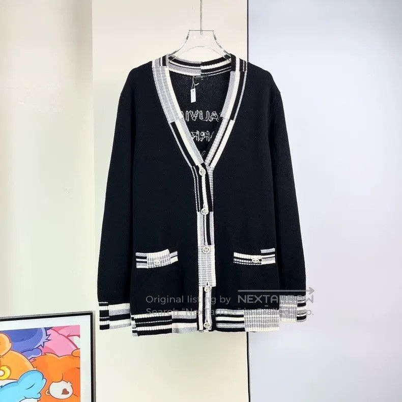 Chanel Chanel 19P black and white letter cashmere knitted cardiga Size S / US 4 / IT 40 - 1 Thumbnail