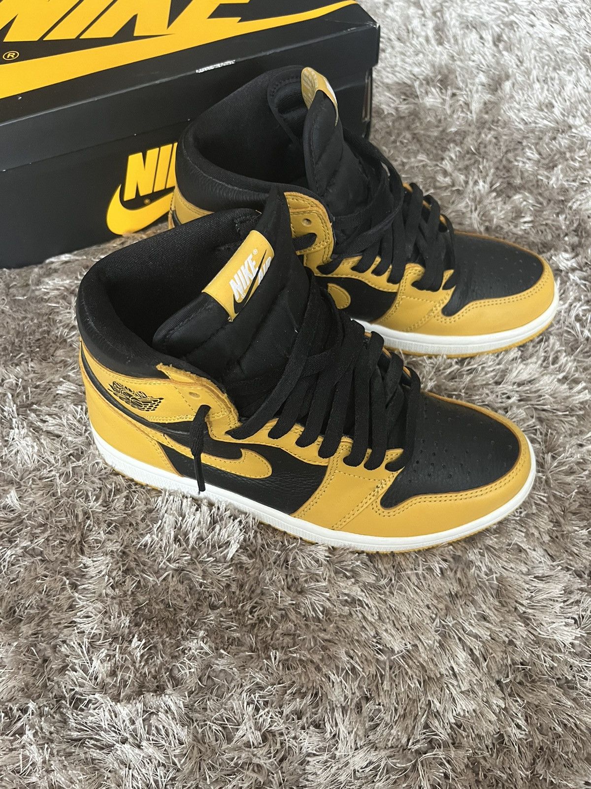 Jordan Brand × Nike Air Jordan 1 Pollen Size US 7 / EU 40 - 4 Thumbnail