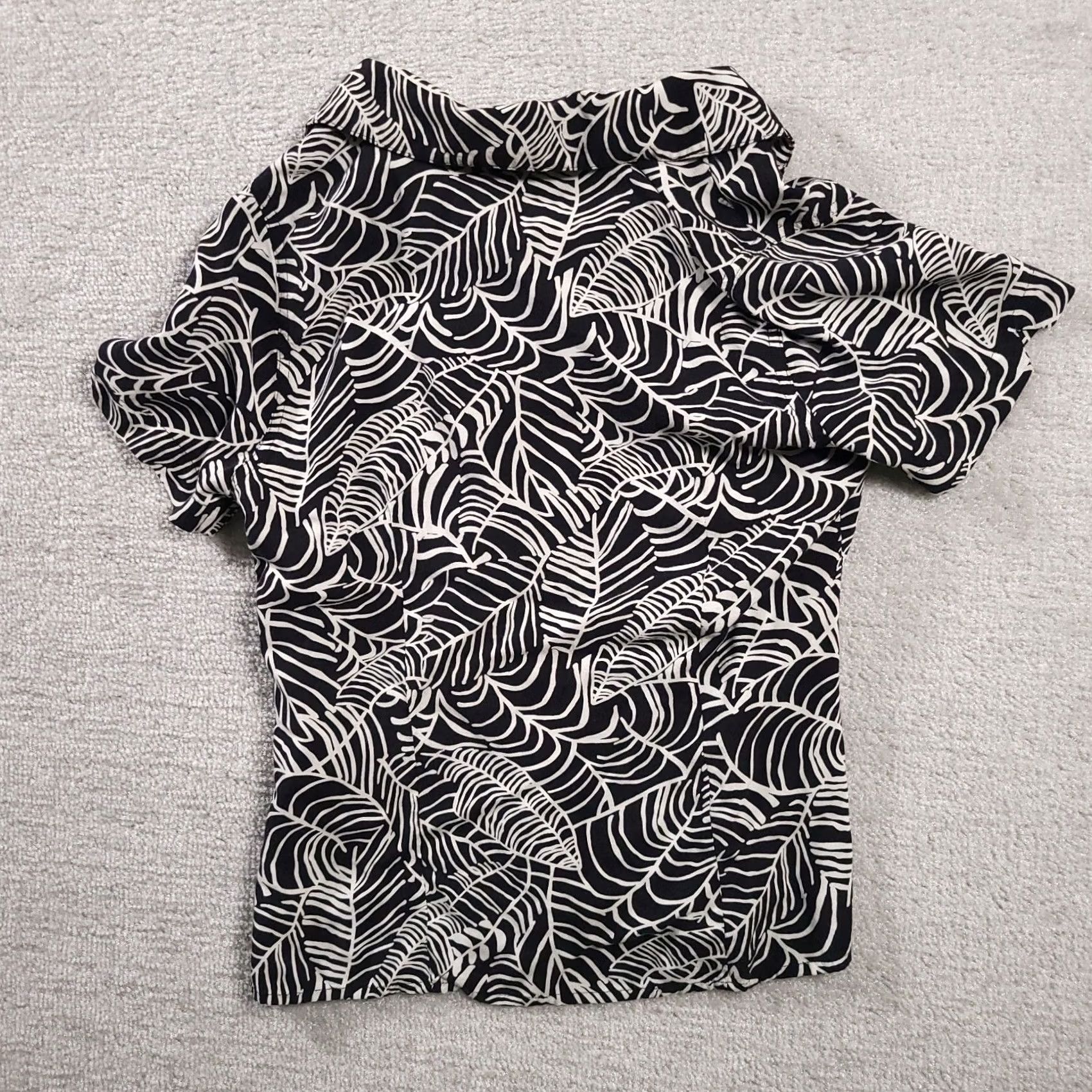Croft & Barrow Croft & Barrow Button Down Shirt Womens S Black White Floral Rayon Short Sleeve Size S / US 4 / IT 40 - 7 Thumbnail