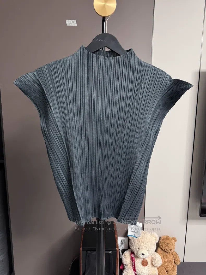 Issey Miyake Charcoal Black Cap Sleeve T-shirt