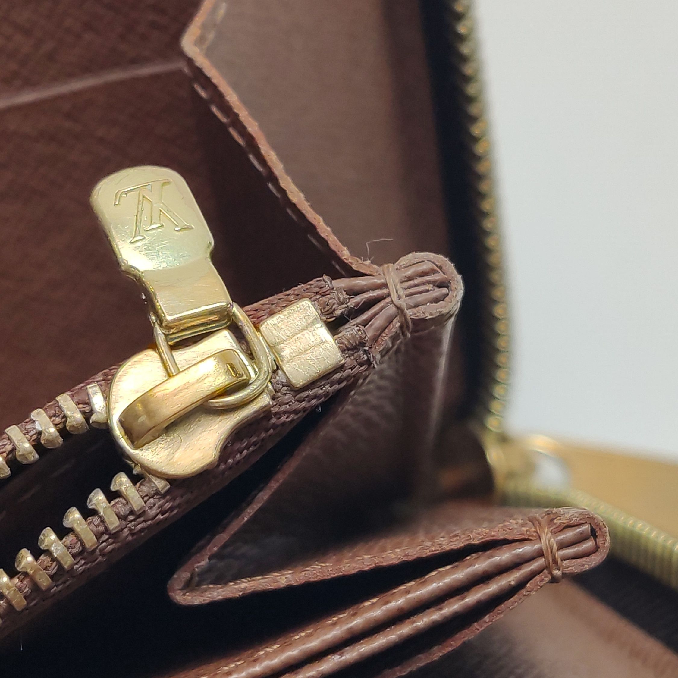 Louis Vuitton Louis Vuitton (LV) ZippyMonogram print zip around wallet -y Size ONE SIZE - 7 Thumbnail