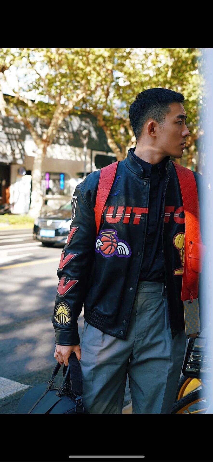 Louis Vuitton louis vuitton x nba embroidered leather baseball jacket Size US L / EU 52-54 / 3 - 6 Thumbnail