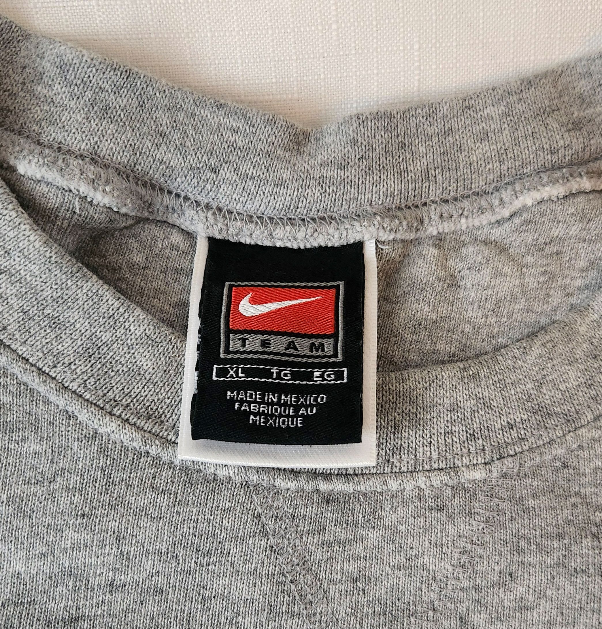 Jordan Brand × Nike × Vintage NIKE NCAA CAROLINA BASKETBALL Jordan vintage 90s XL Size US XL / EU 56 / 4 - 4 Thumbnail