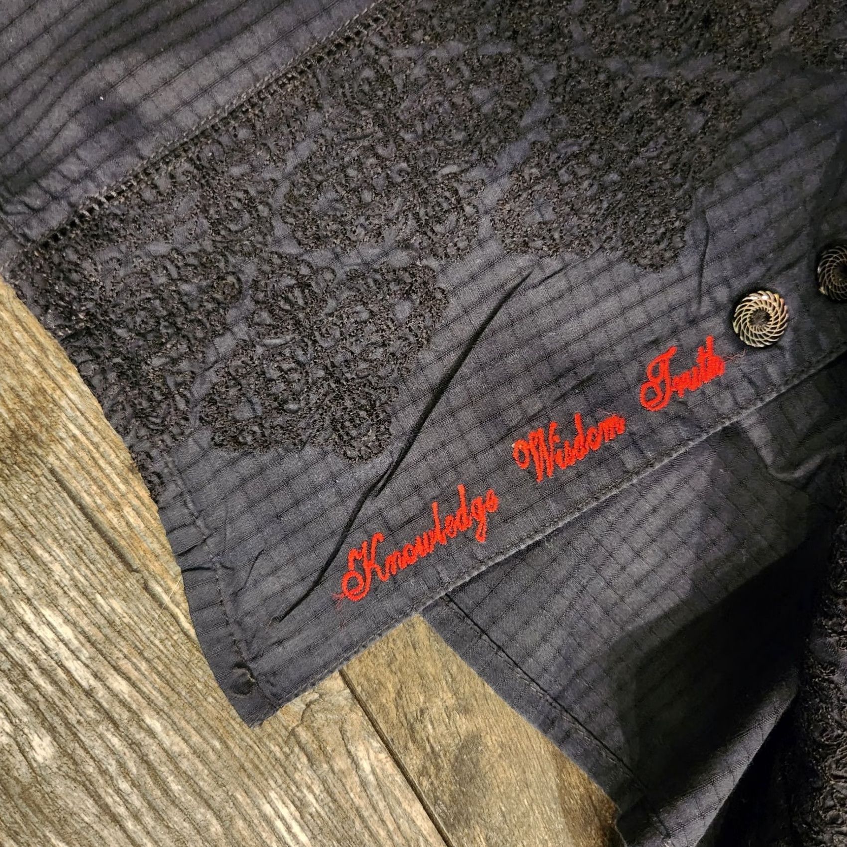 Robert Graham Robert Graham Button-Up Shirt Mens 2XL Black Textured Striped Flip Cuffs Collar Size US XXL / EU 58 / 5 - 3 Thumbnail
