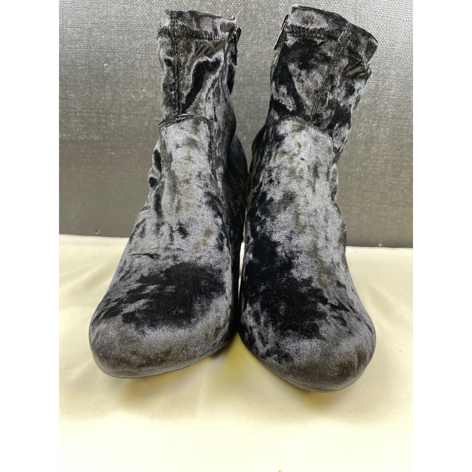 Other Lane Bryant Women's Black Velvet Ankle Shoes/Boots heels 4" Size US 11 / IT 41 - 5 Thumbnail