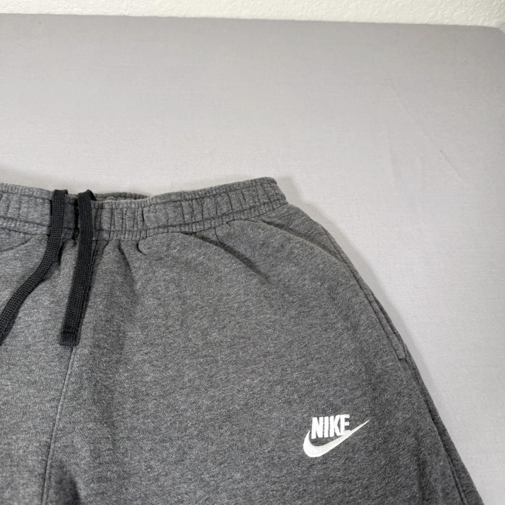 Nike Nike Pants Mens M Gray Club Fleece Joggers Sweatpants Drawstring Gym Basic Size US 31 - 3 Thumbnail