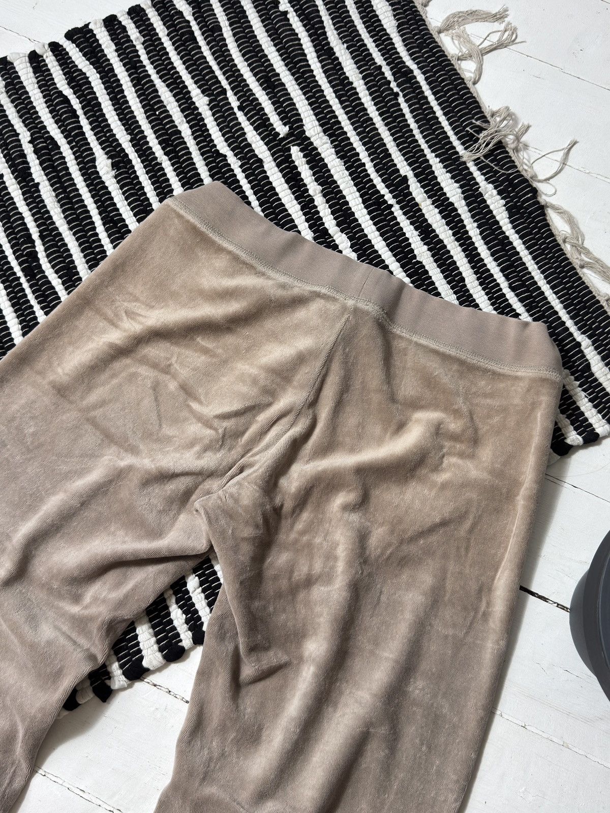 Juicy Couture VINTAGE VELOUR JUICY COUTURE 2000s PANTS Size 30" / US 8 / IT 44 - 9 Thumbnail