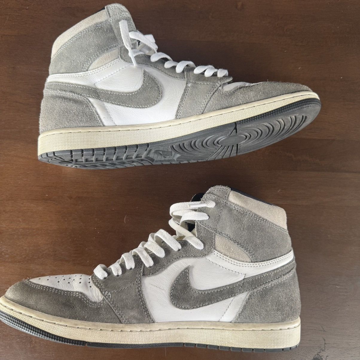Nike Jordan 1 Retro High OG Size US 11 / EU 44 - 3 Thumbnail