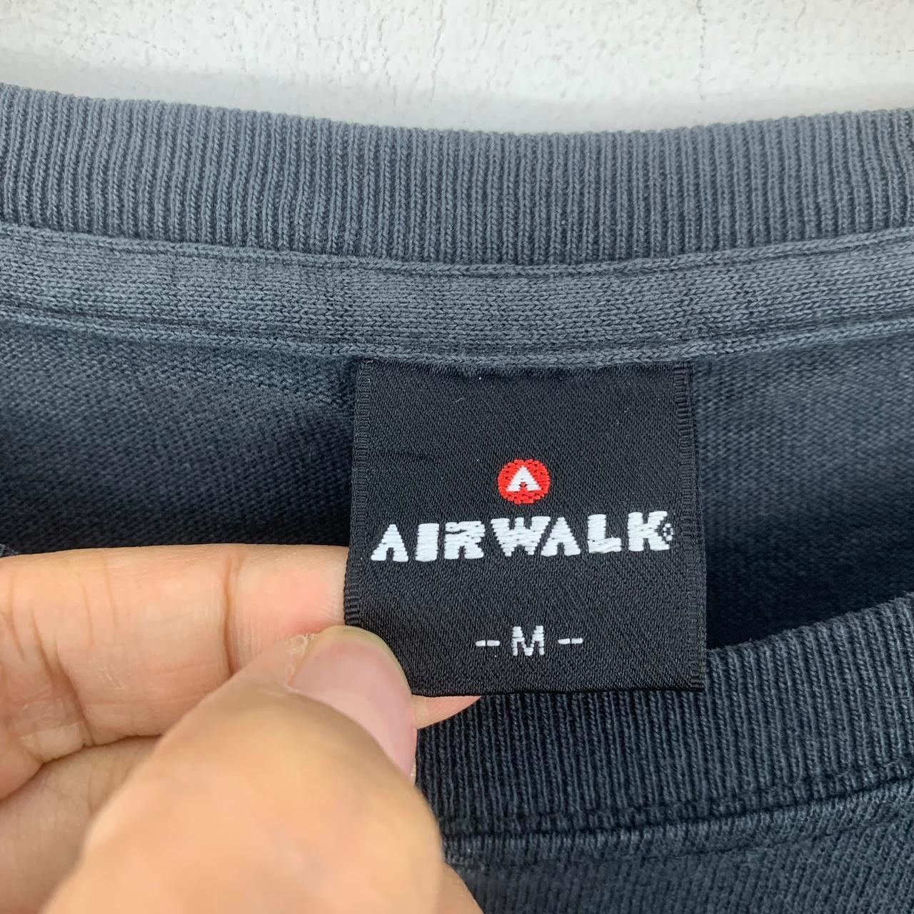 Vintage Vintage AIRWALK SKATEBOARD GRAFFITI Tee Shirt Top Size US M / EU 48-50 / 2 - 3 Thumbnail
