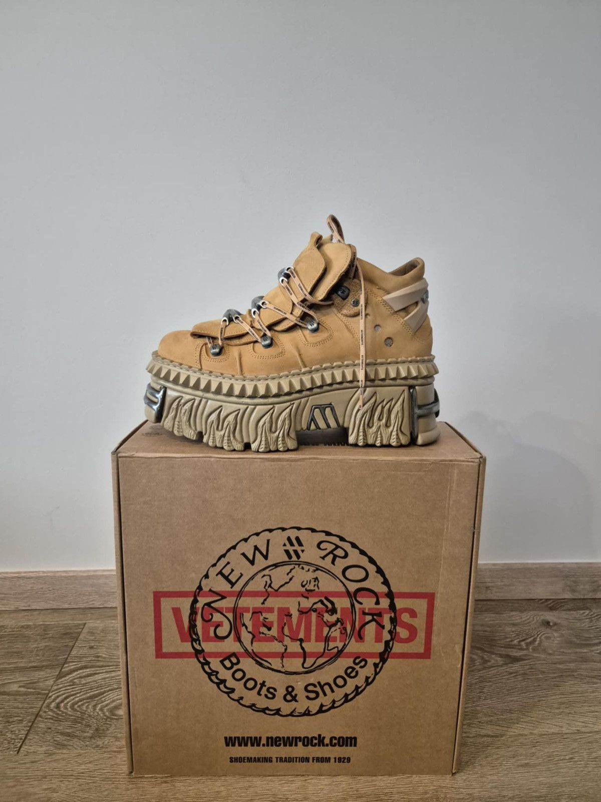 New Rock × Vetements VETEMENTS x New Rock flamesole camel boots *rare* Size US 9 / EU 42 - 2 Thumbnail