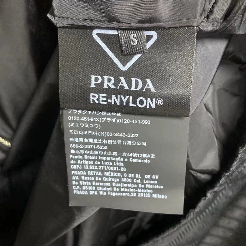 Prada Prada The latest black dark pattern full print pattern logo Size US S / EU 44-46 / 1 - 8 Thumbnail