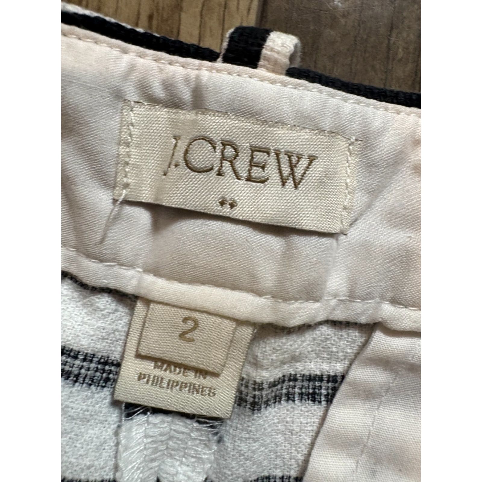 J.Crew J.CREW Shorts Women Size 2 Cotton White Black Stripes RN 77288 Striped Flat Front Pockets Chino Lightweight Casual Summer Spring Classic Knit? Size 26" / US 2 / IT 38 - 4 Thumbnail
