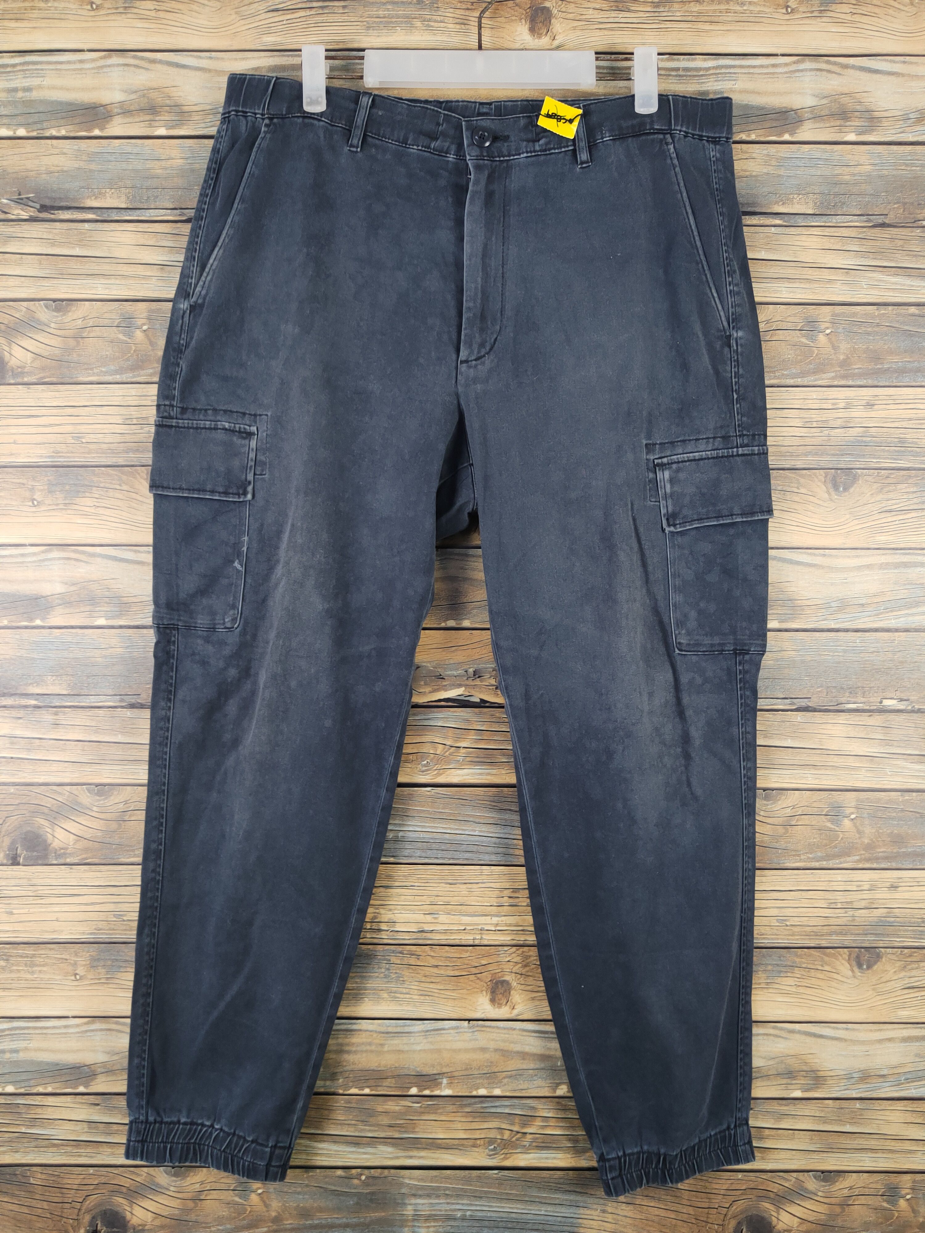 Japanese Brand Uniqlo Black Faded Multipocket Cargo Pants #W2102 Size US 37 - 1 Thumbnail