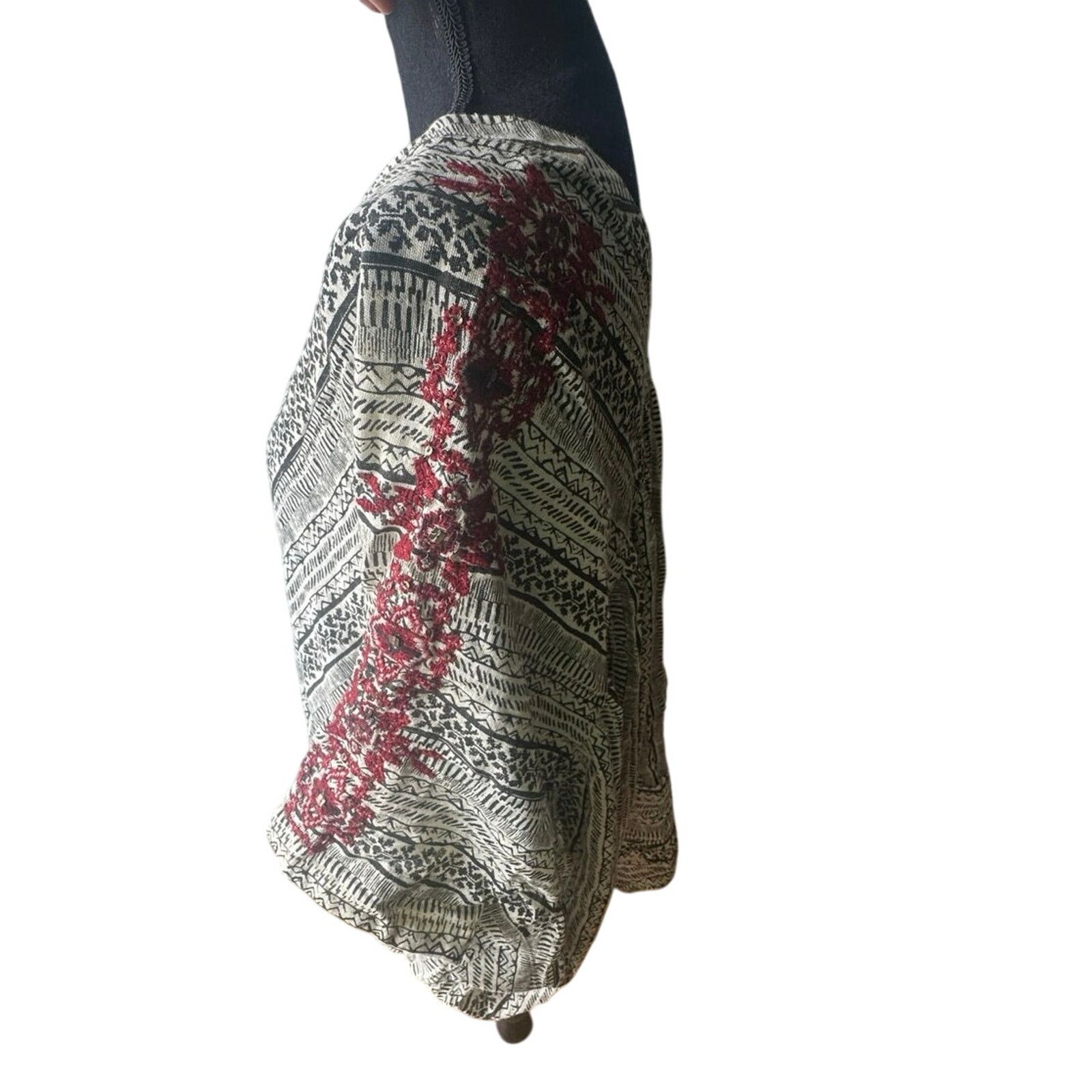Free People Free People Flowy Dress/Poncho Black Pattern Red Embroidery Size M / US 6-8 / IT 42-44 - 3 Thumbnail