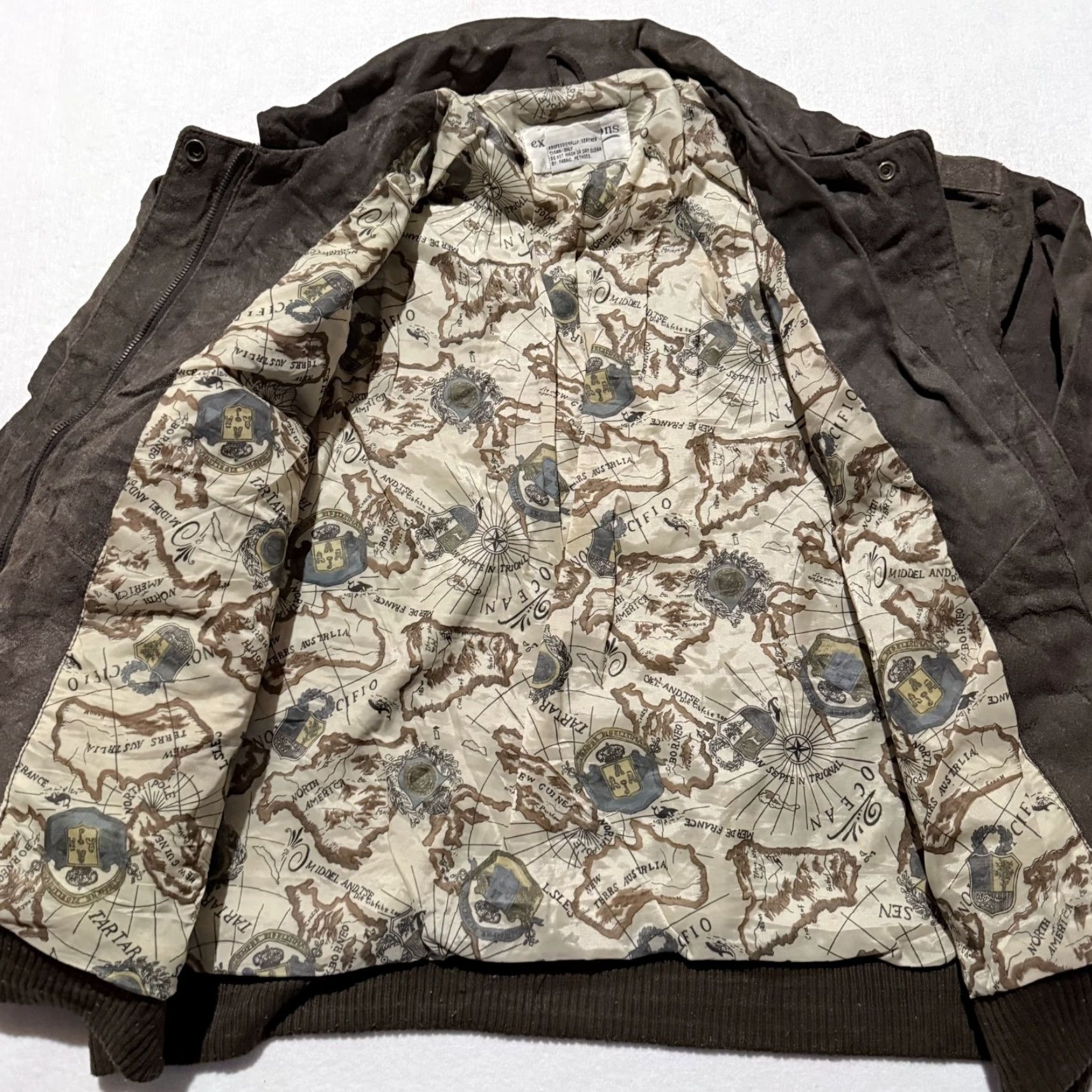 Vintage VINTAGE Explorations Leather Bomber Jacket Men Gray Map Lined Size M Size US M / EU 48-50 / 2 - 2 Thumbnail