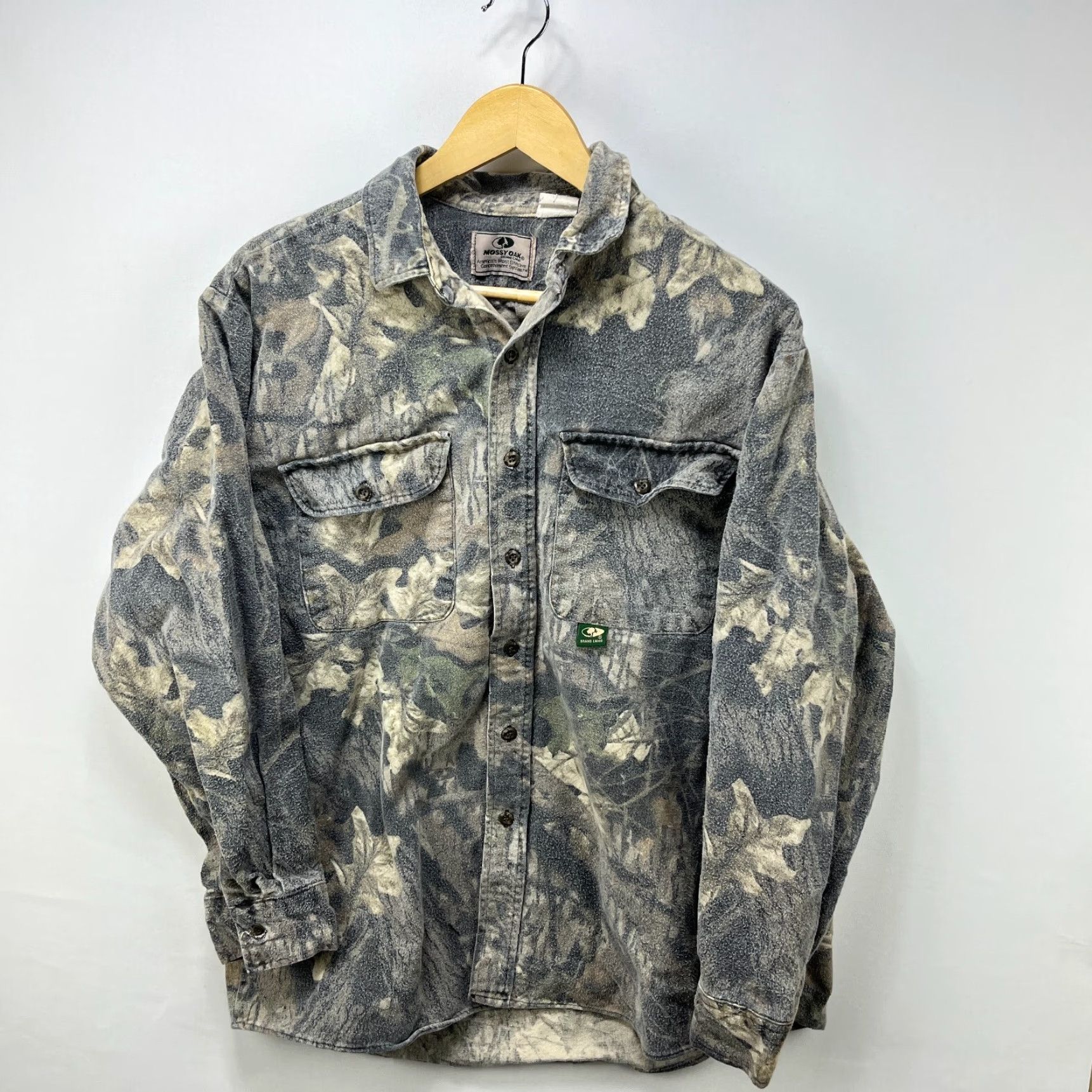 Vintage VINTAGE Sun Faded Realtree Camo Mossy Oak Button-Up Long Sleeve Shirt M Green Mens 90s Size US M / EU 48-50 / 2 - 2 Thumbnail