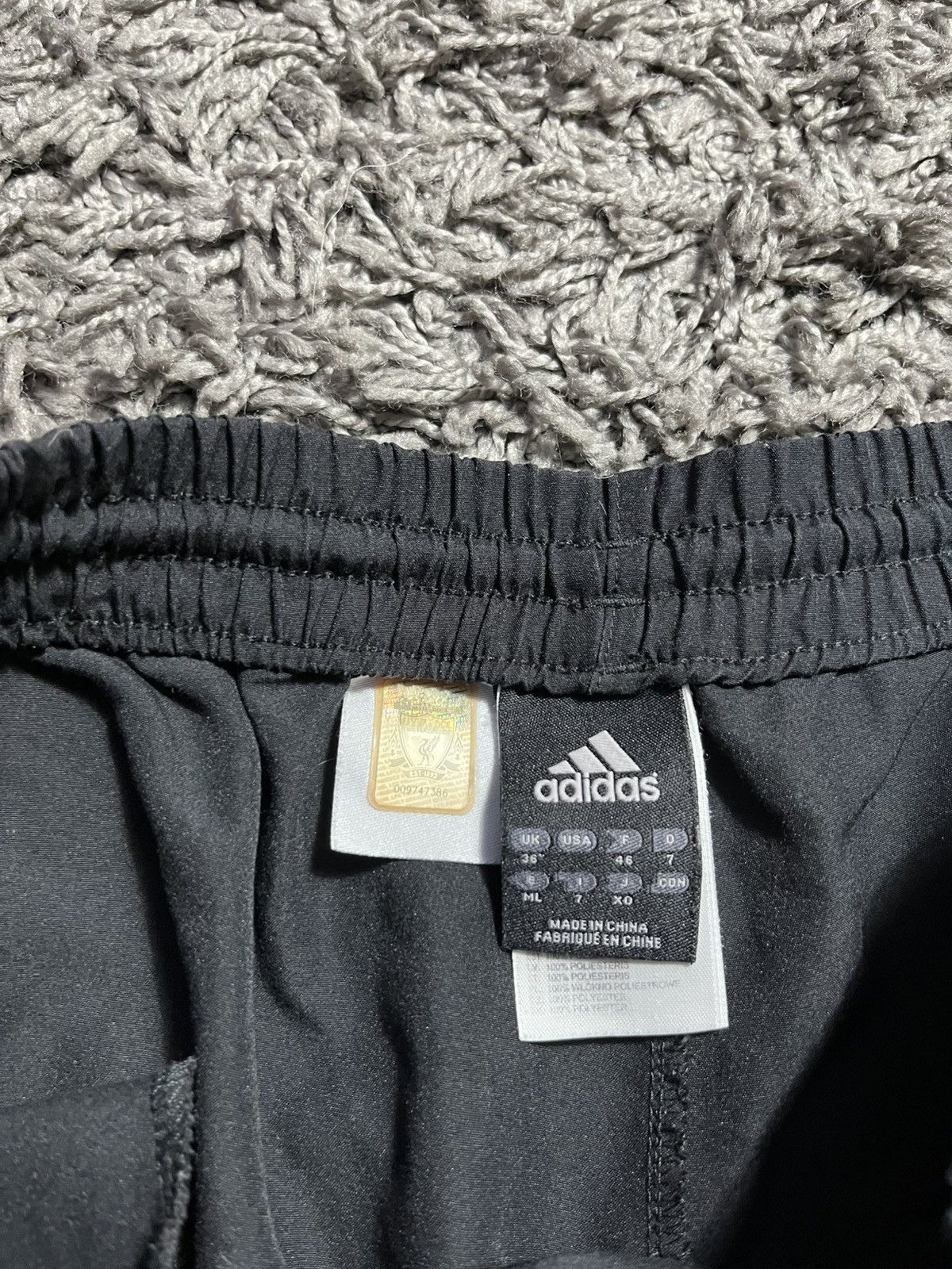 Adidas ADIDAS LIVERPOOL 2009/10 VINTAGE FOOTBALL MENS SHORTS Size US 33 - 6 Thumbnail