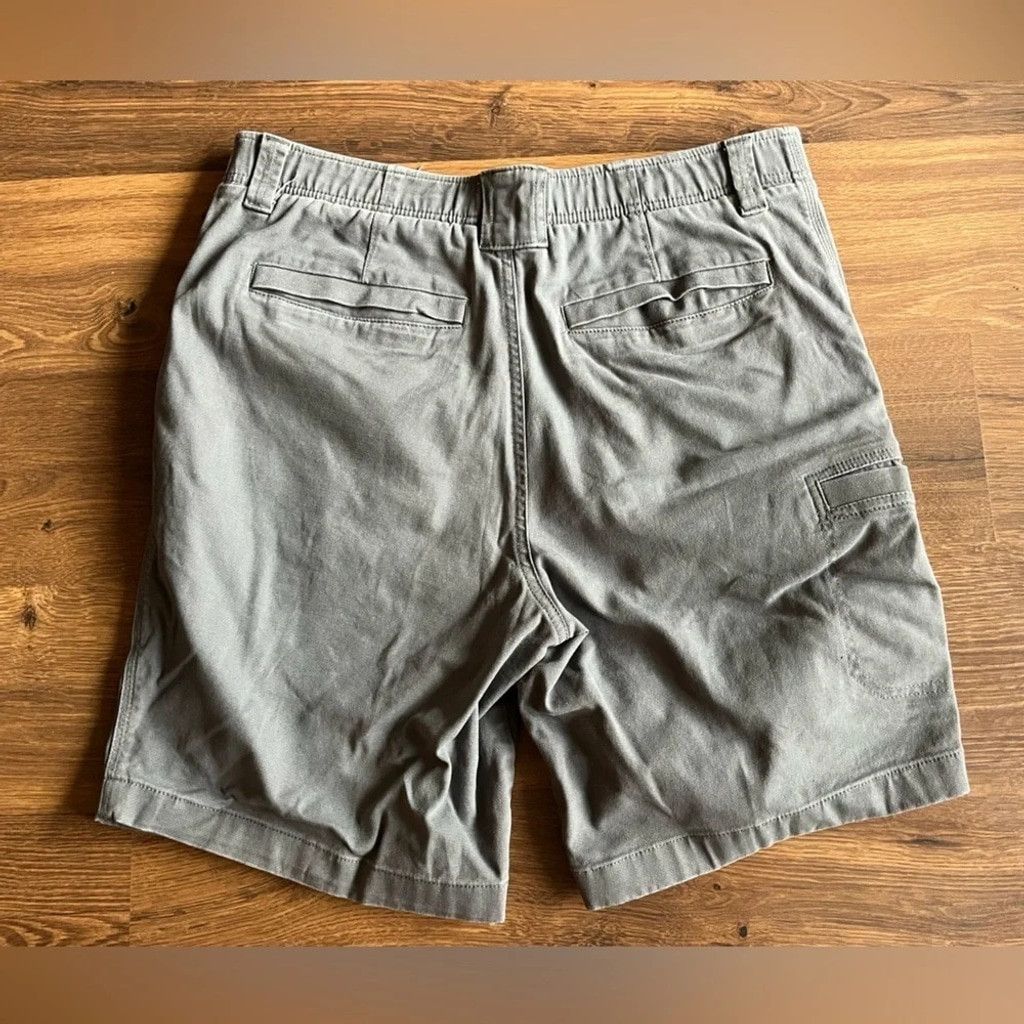 L.L. Bean ☀️ L.L. Bean Natural Fit Shorts with Pockets ☀️ Size US 33 - 9 Thumbnail