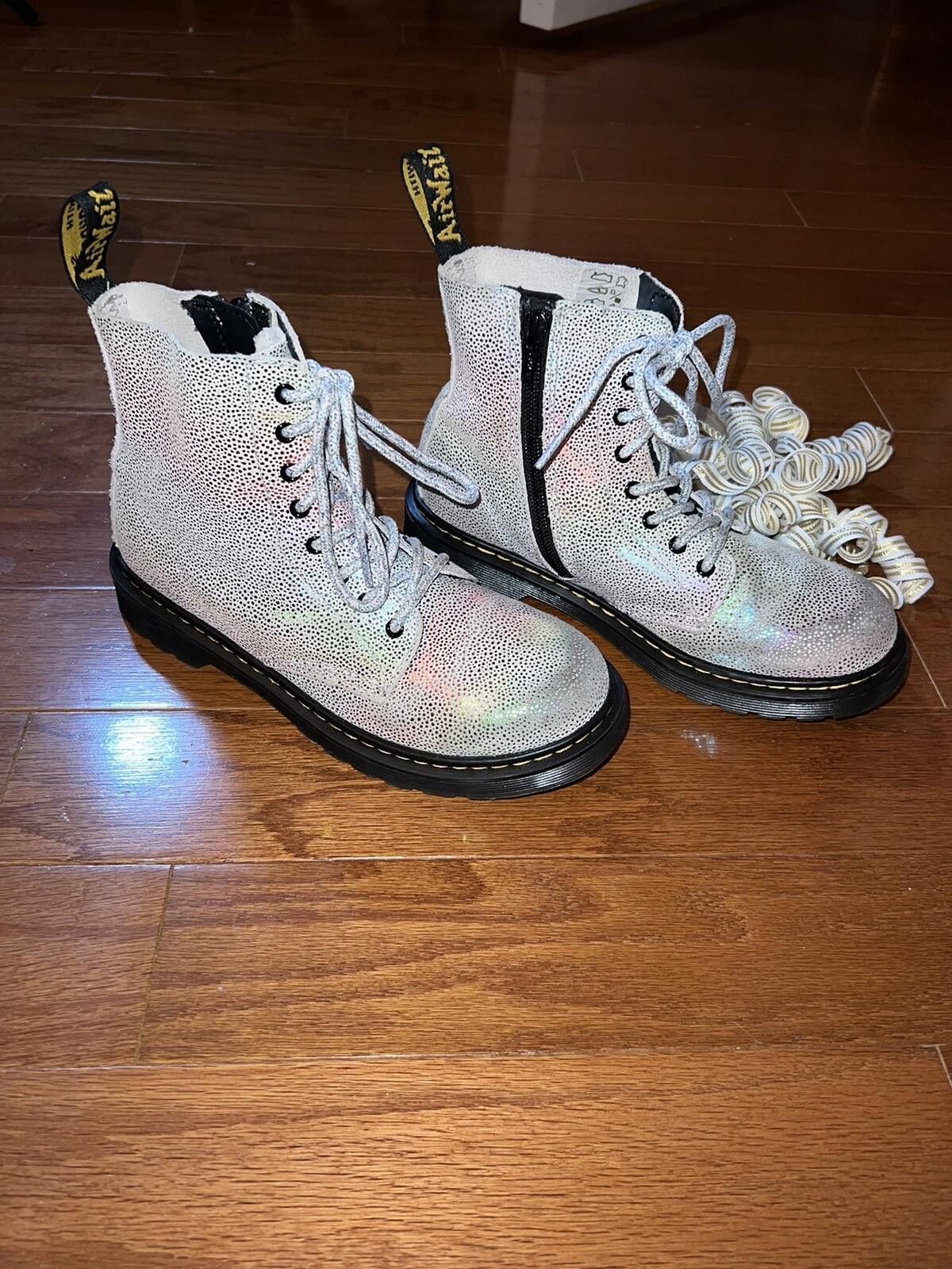Dr. Martens Dr. Martens 1460 Pascal J Rainbow Iridescent Metallic W5 Size US 5 / IT 35 - 3 Thumbnail
