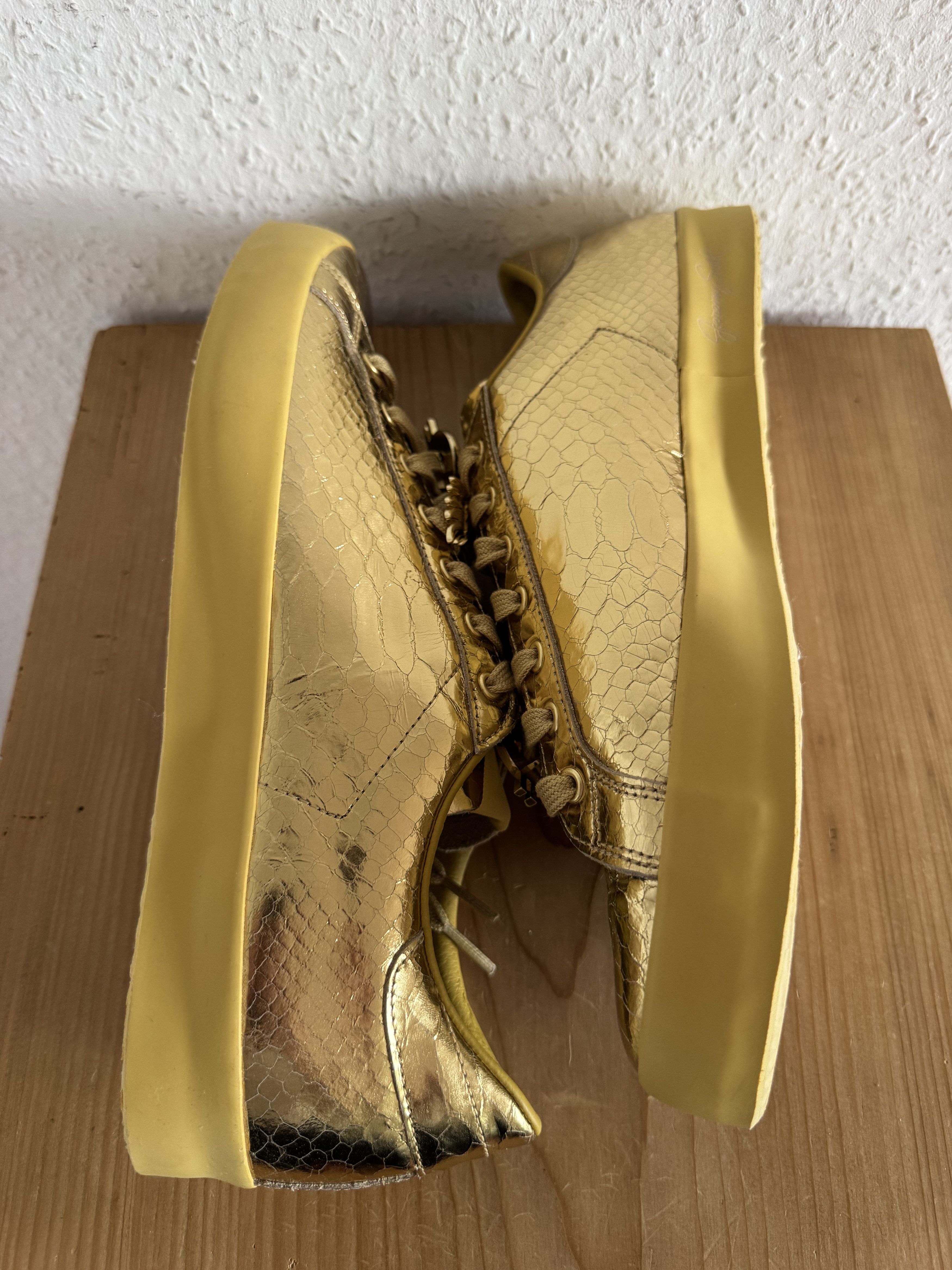 Adidas × Jeremy Scott Gold Dollar Wings Sneaker Size US 12 / EU 45 - 10 Thumbnail