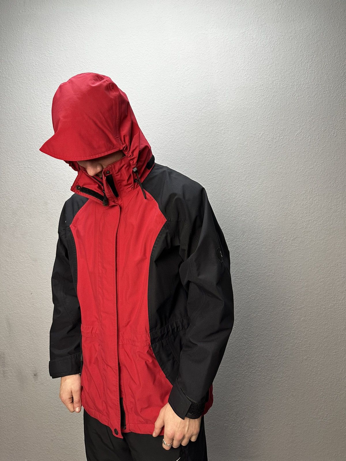 image of Goretex x Mammut Vintage Mammut Gore Tex Jacket Outdoor Hyvent Ski Raincoat in Red, Men's (Size XL)