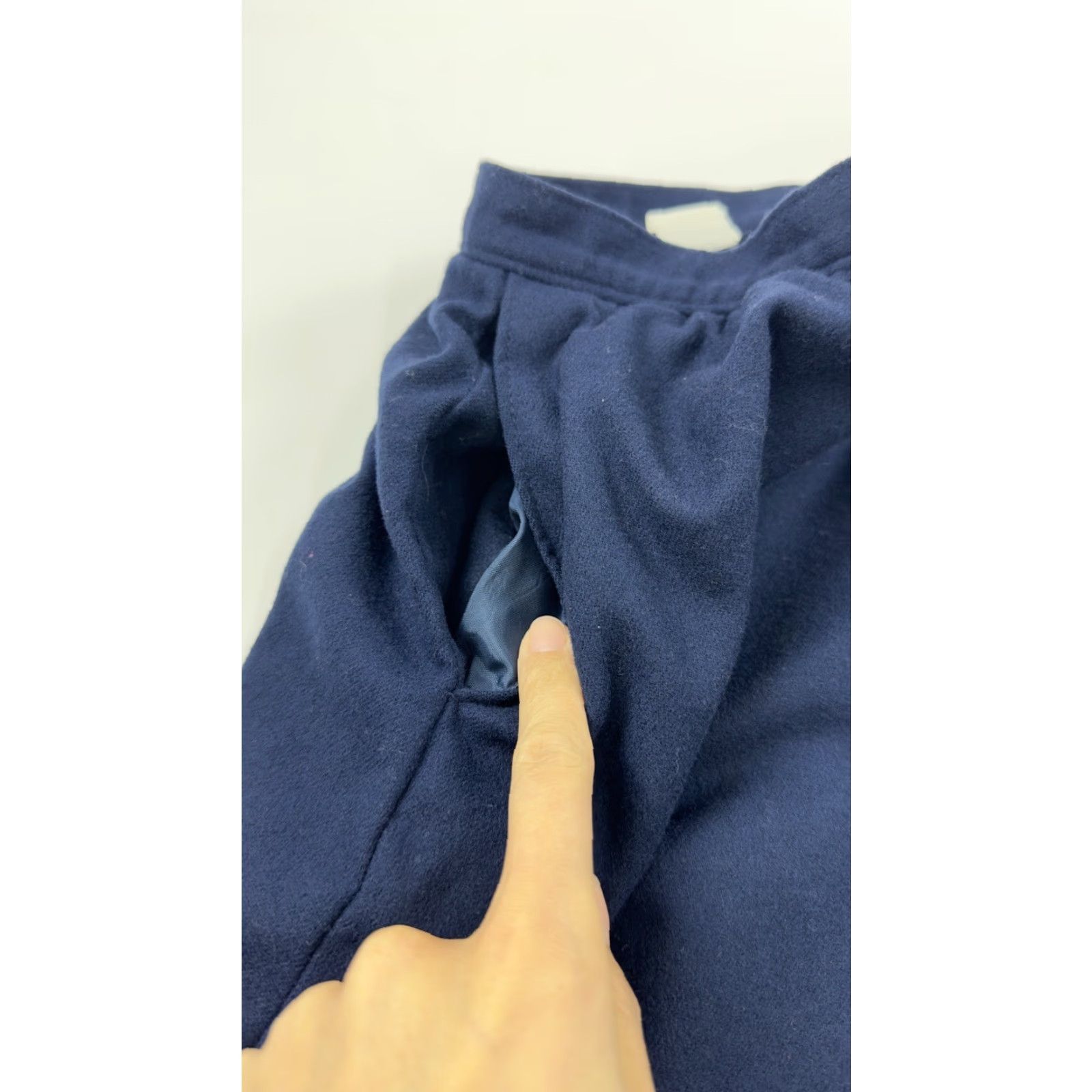 Pendleton VINTAGE Pendleton Skirt Women’s 2 Navy Blue Wool Pencil Made In USA Women's Knee Length Lined Pockets 16 (tagged 16) Size 2 Size 26" / US 2 / IT 38 - 3 Thumbnail