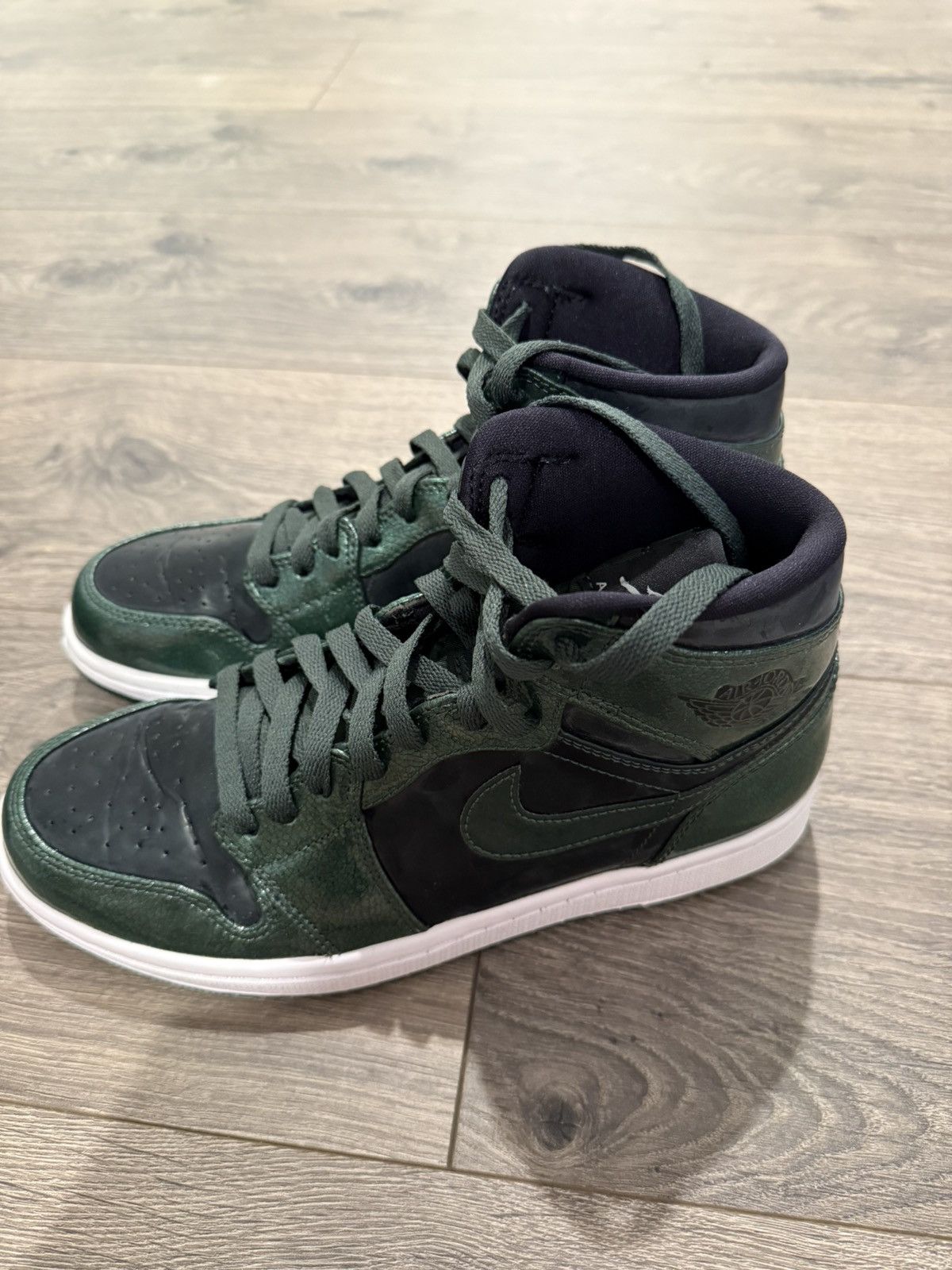 Jordan Brand Air Jordan 1 Retro High Grove Green/Black-White Size US 7.5 / EU 40-41 - 2 Thumbnail