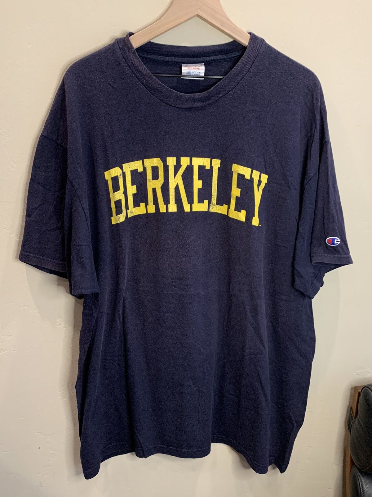 image of Vintage Uc Berkeley Champion College T-Shirt - in Navy/Gold, Men's (Size 2XL)