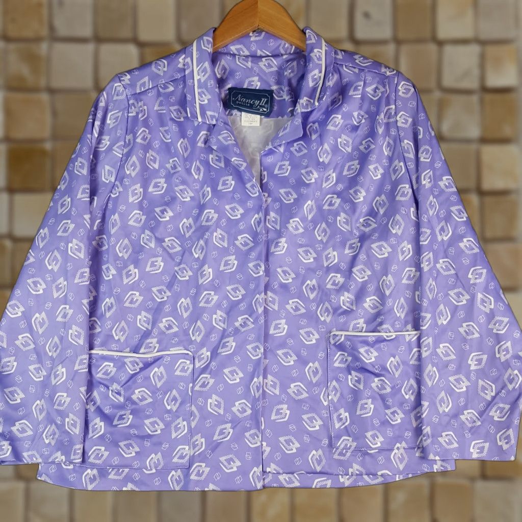 Vintage VINTAGE Nancy Nancy Sleep Shirt Womens Petite 10 Purple Diamond Abstract Art Pajama Top Crew Neck Long Sleeve Knit Polyester Button-Up Pocketless ? Size L / US 10 / IT 46 - 1 Thumbnail