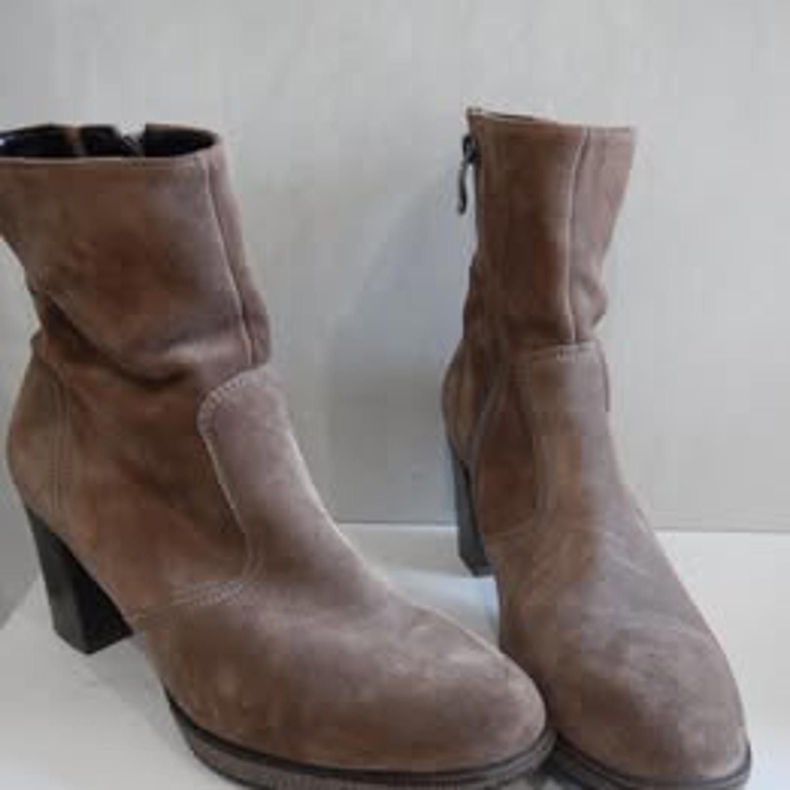 Aran Isles Knitwear ARA Women's Suede Leather Ankle Boots Zip Up Shoe size 7 Size US 8 / IT 38 - 3 Thumbnail