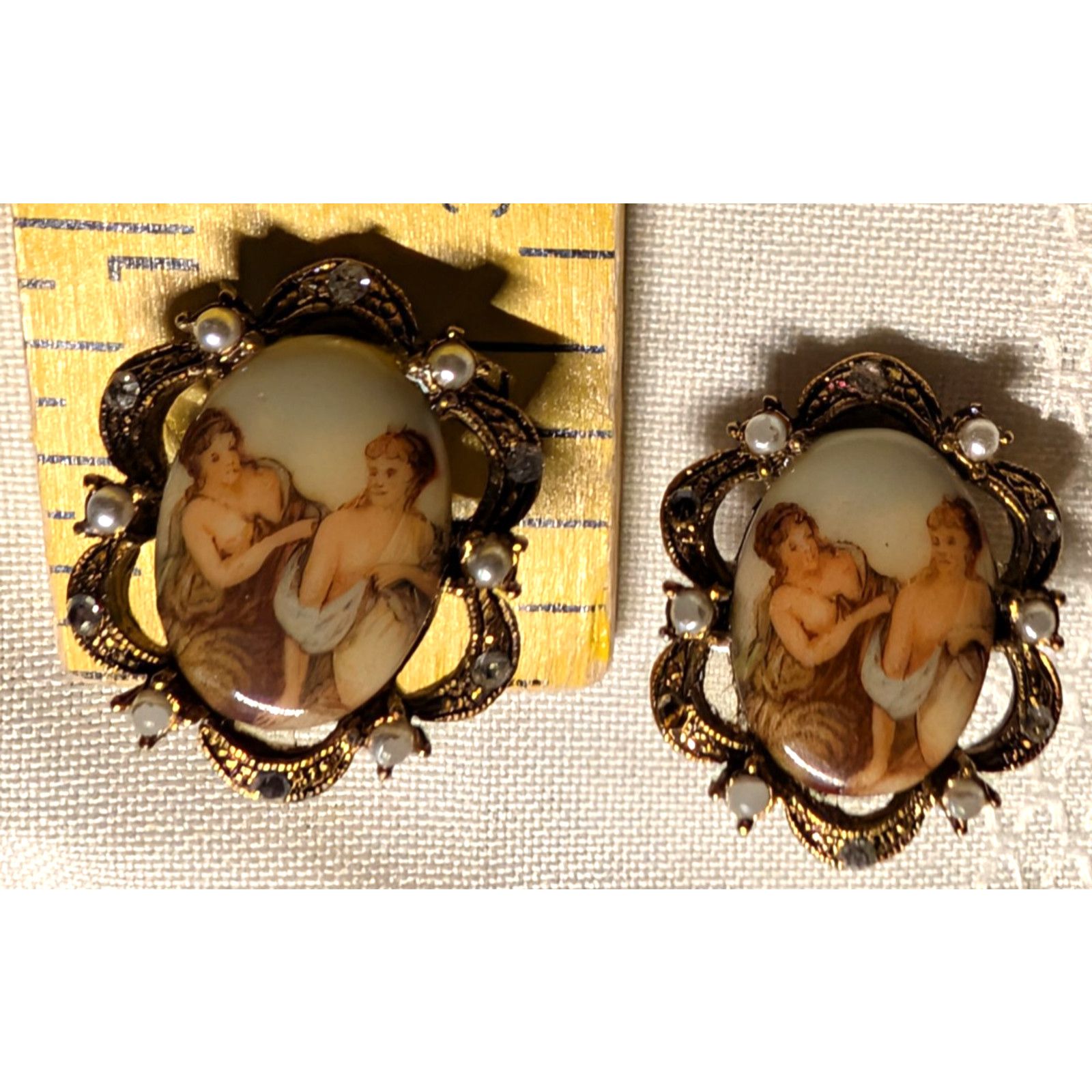 The Unbranded Brand Maidens Brooch & Clip Earrings Champagne Faux Pearl Necklace Size ONE SIZE - 2 Thumbnail