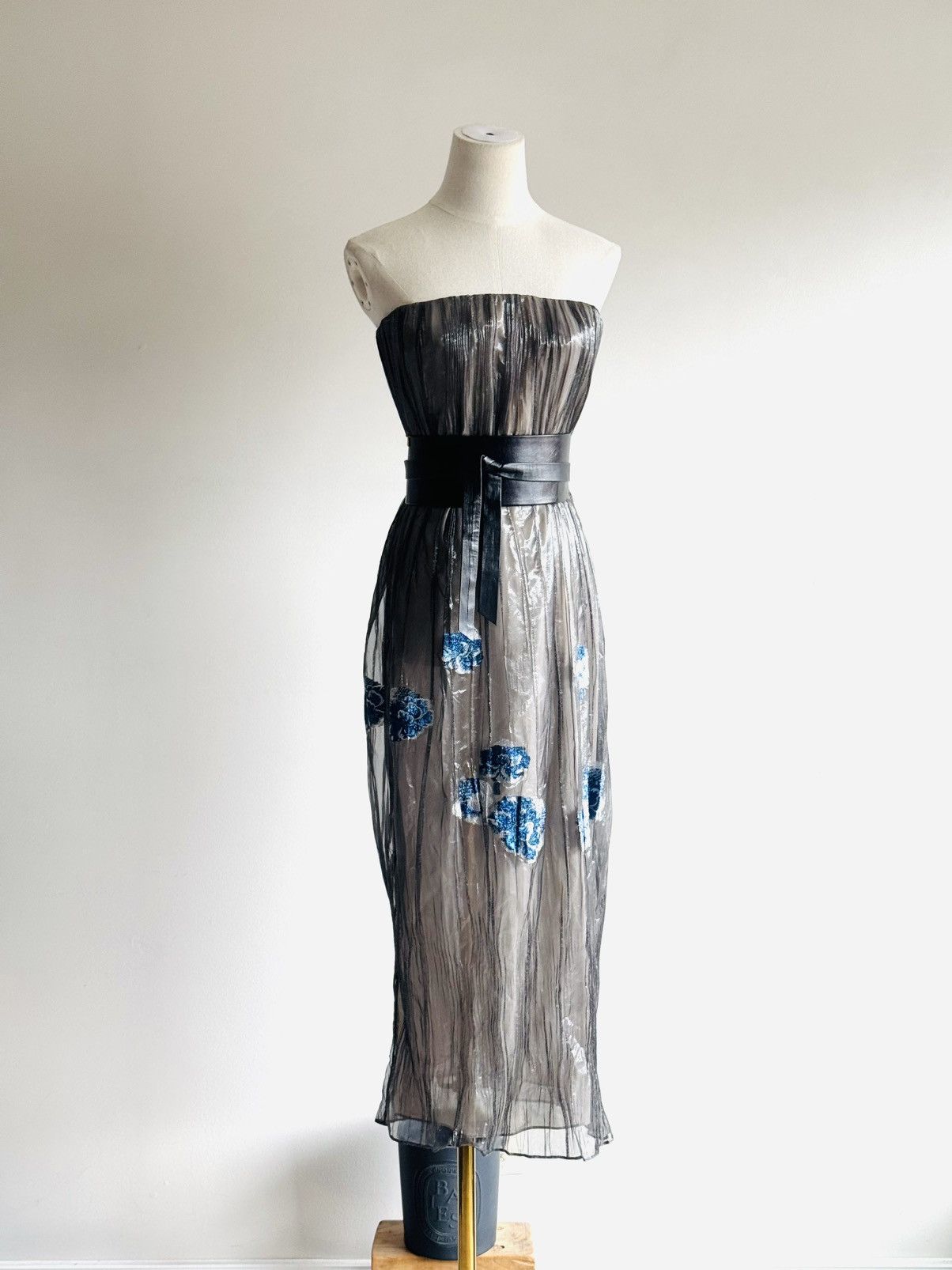 Giorgio Armani Resort 2012 Giorgio Armani sheer silver gown Size XS / US 0-2 / IT 36-38 - 1 Thumbnail