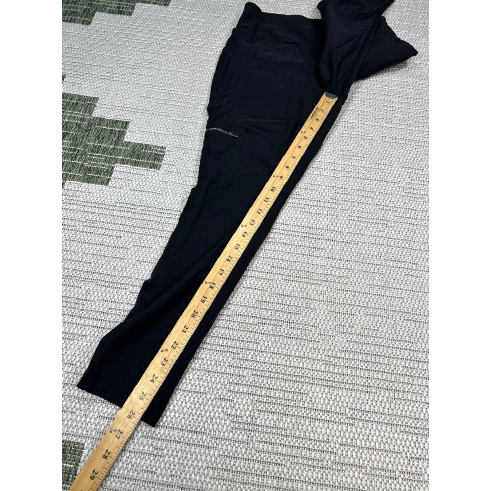 Athleta Athleta Headlands Hybrid Cargo Tight II Leggings Women 6 Petite Black Logo Nylon Size 28" / US 6 / IT 42 - 3 Thumbnail