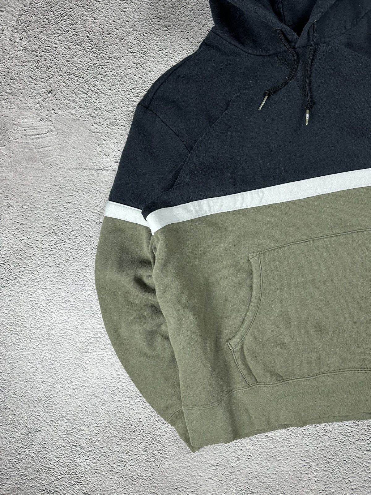 Nike Vintage Nike Hoodie Faded Y2K Sportwear Style Size L Size US L / EU 52-54 / 3 - 3 Thumbnail