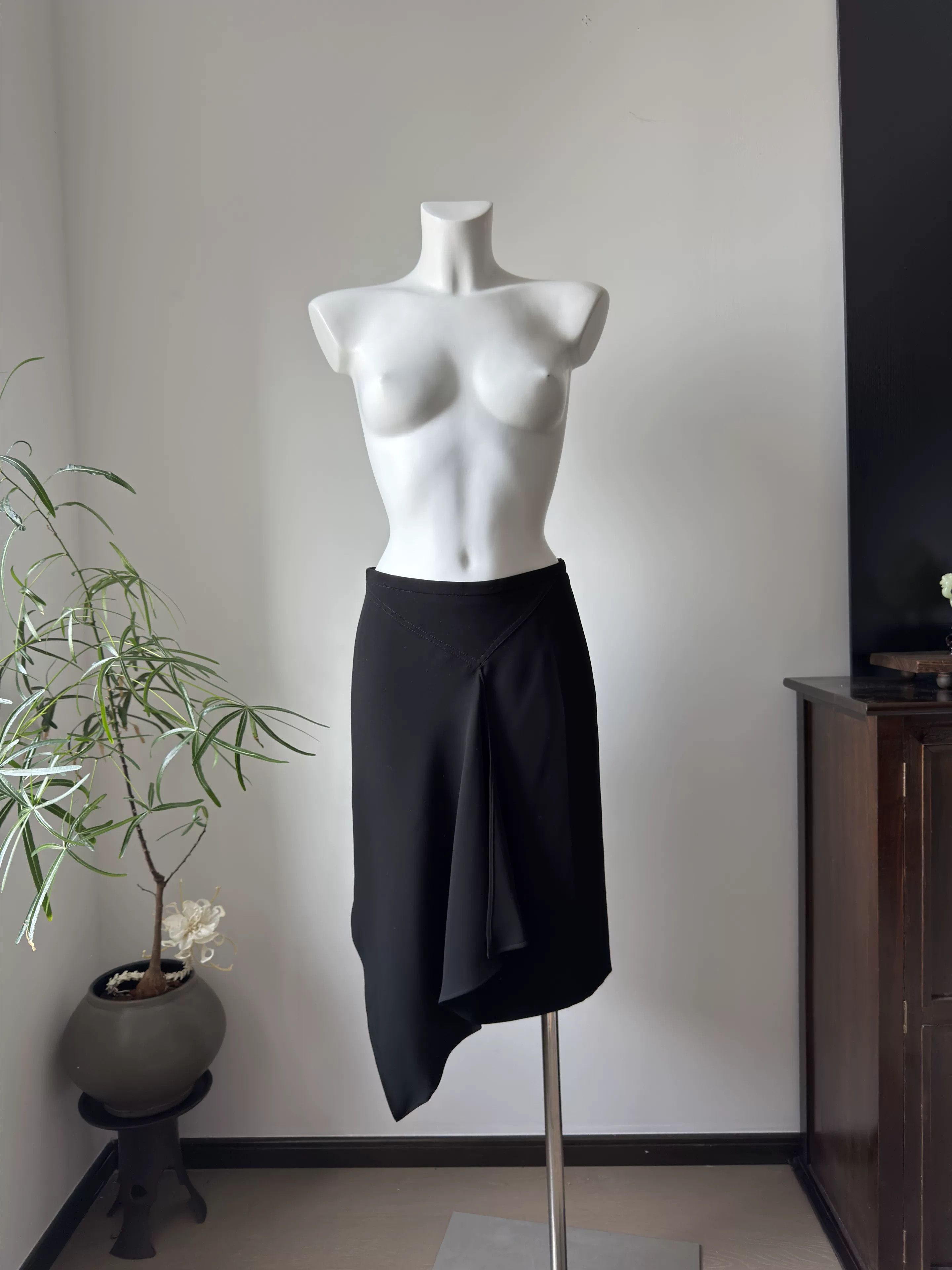 Max Mara MaxMara Black Irregular Hem Skirt Size 32" / US 10 / IT 46 - 1 Thumbnail