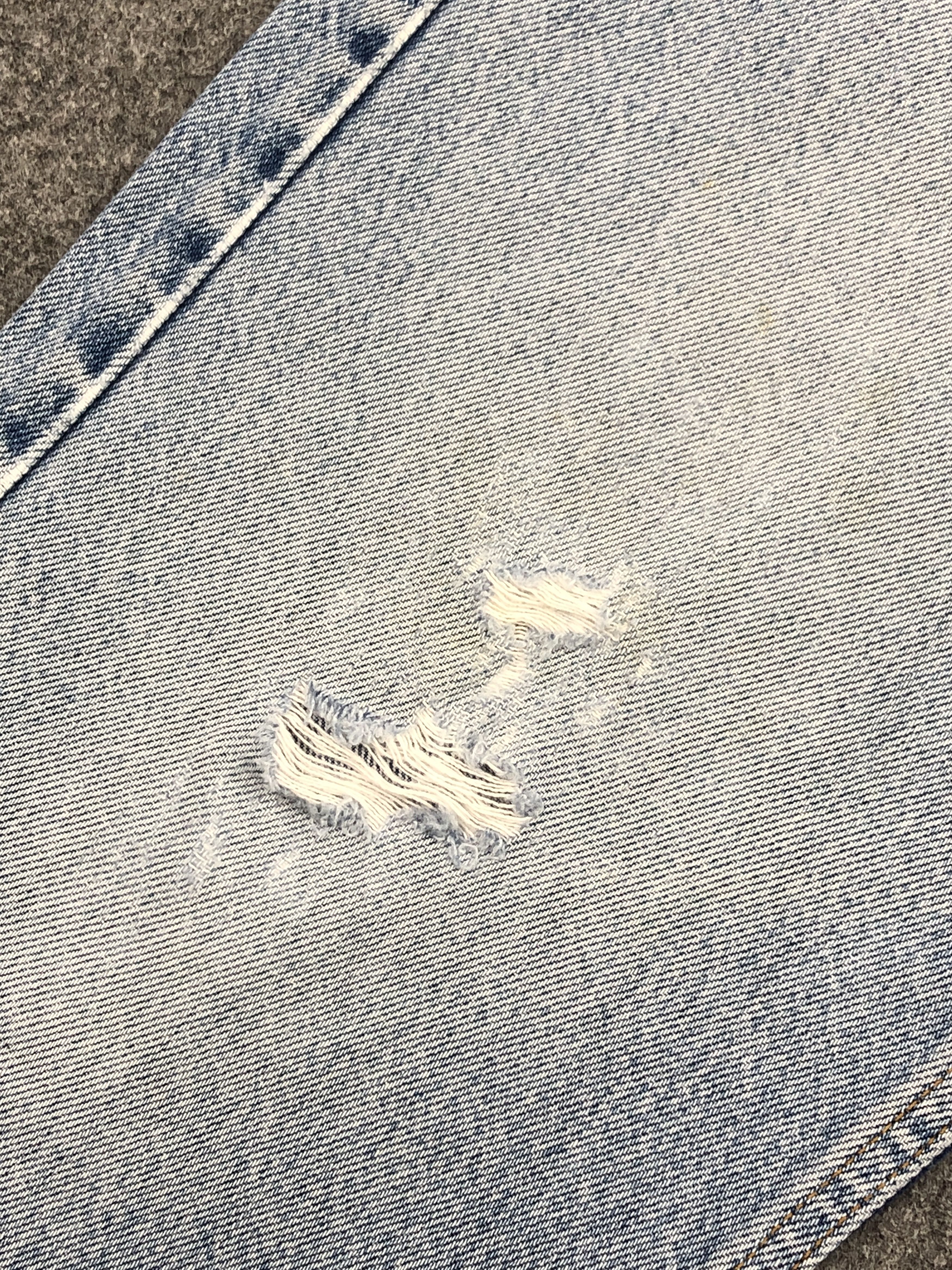 Levi's × Vintage Distressed Vintage 90s Levi's 505 Light Blue Washed Jeans Size US 32 / EU 48 - 11 Thumbnail