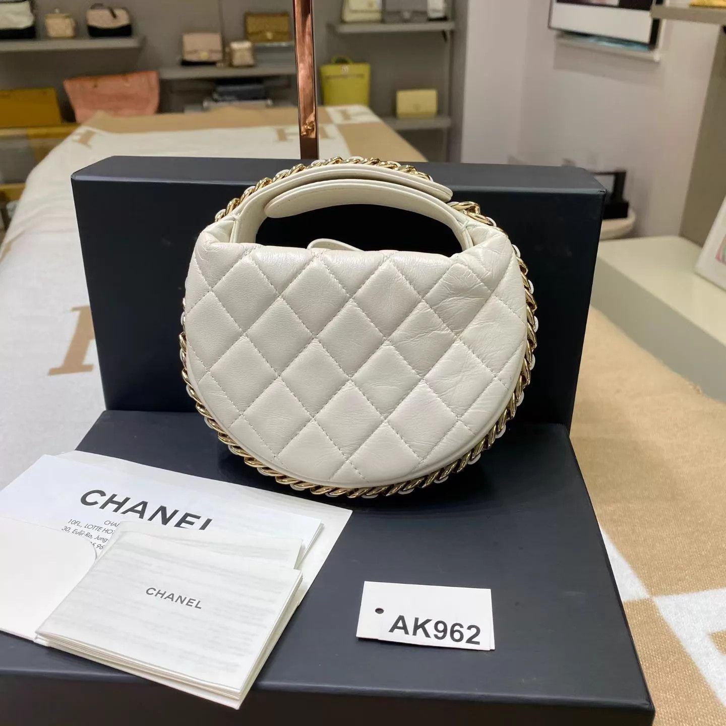 Chanel Chanel 23C White Hula Hoop Clutch 16x16 Size ONE SIZE - 4 Thumbnail