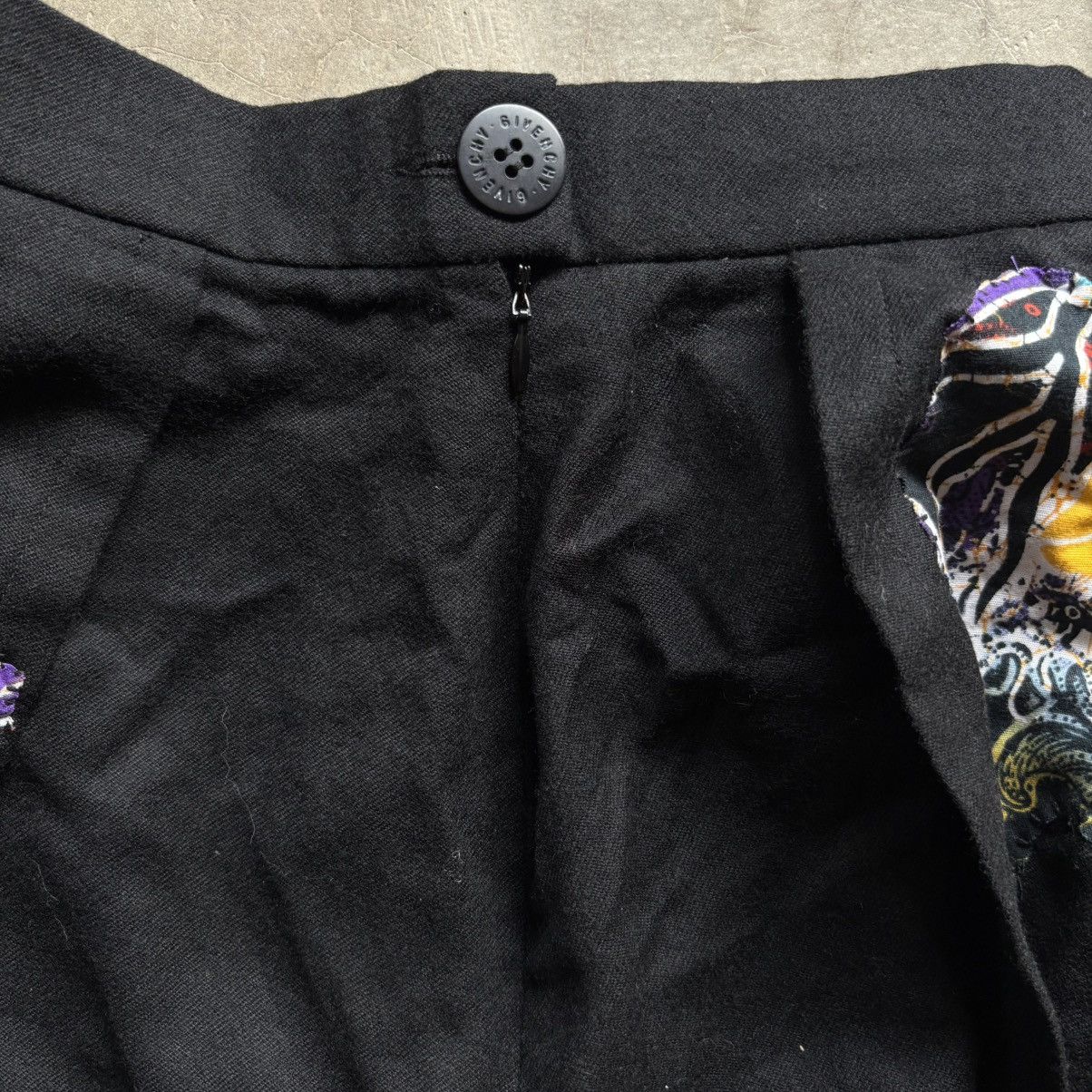 Givenchy Givenchy skirt short custom batik malaysia Size 26" / US 2 / IT 38 - 8 Thumbnail