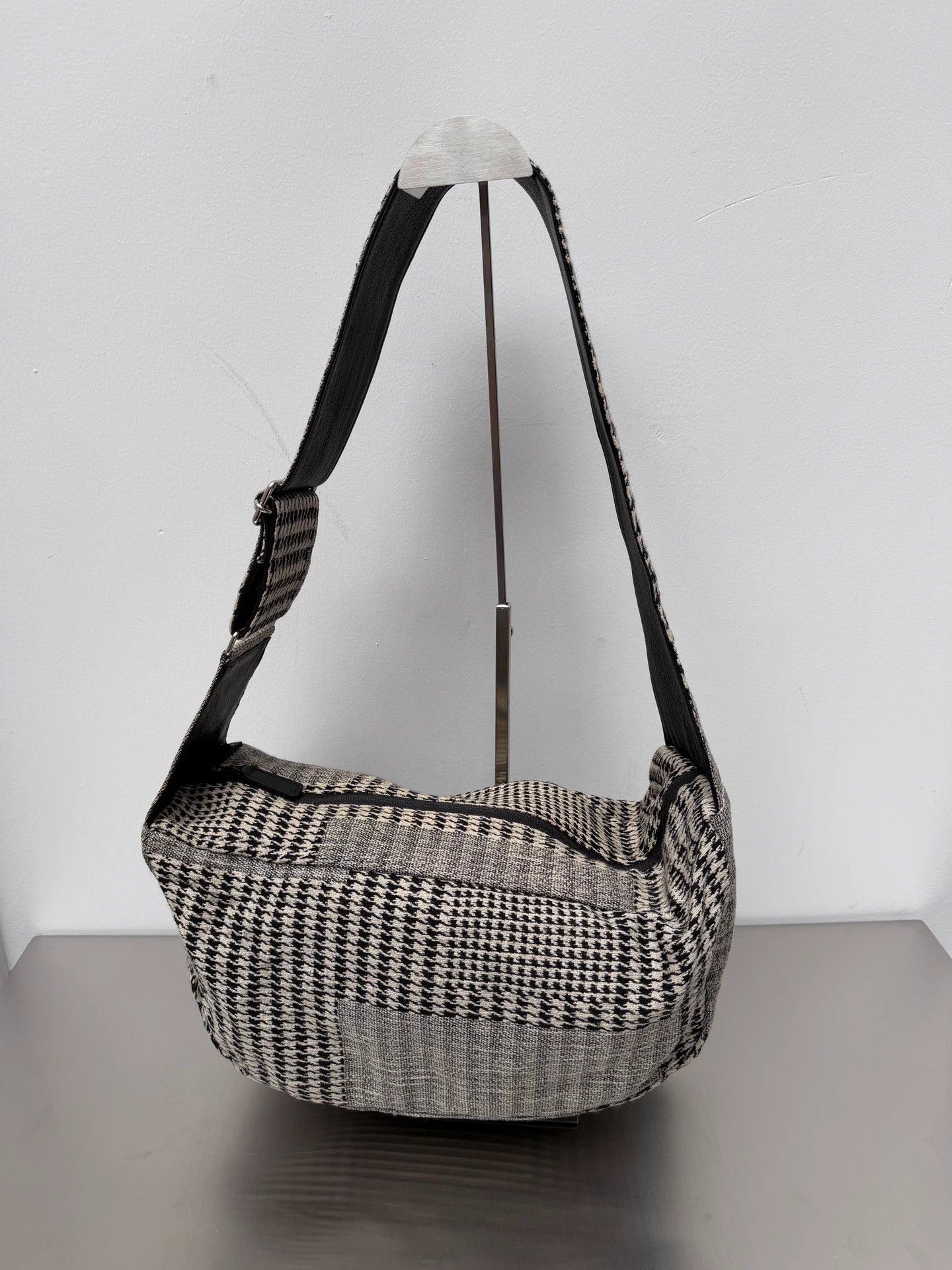 Yohji Yamamoto Yohji Yamamoto Y's Houndstooth Plaid Dumpling Bag Size ONE SIZE - 1 Thumbnail