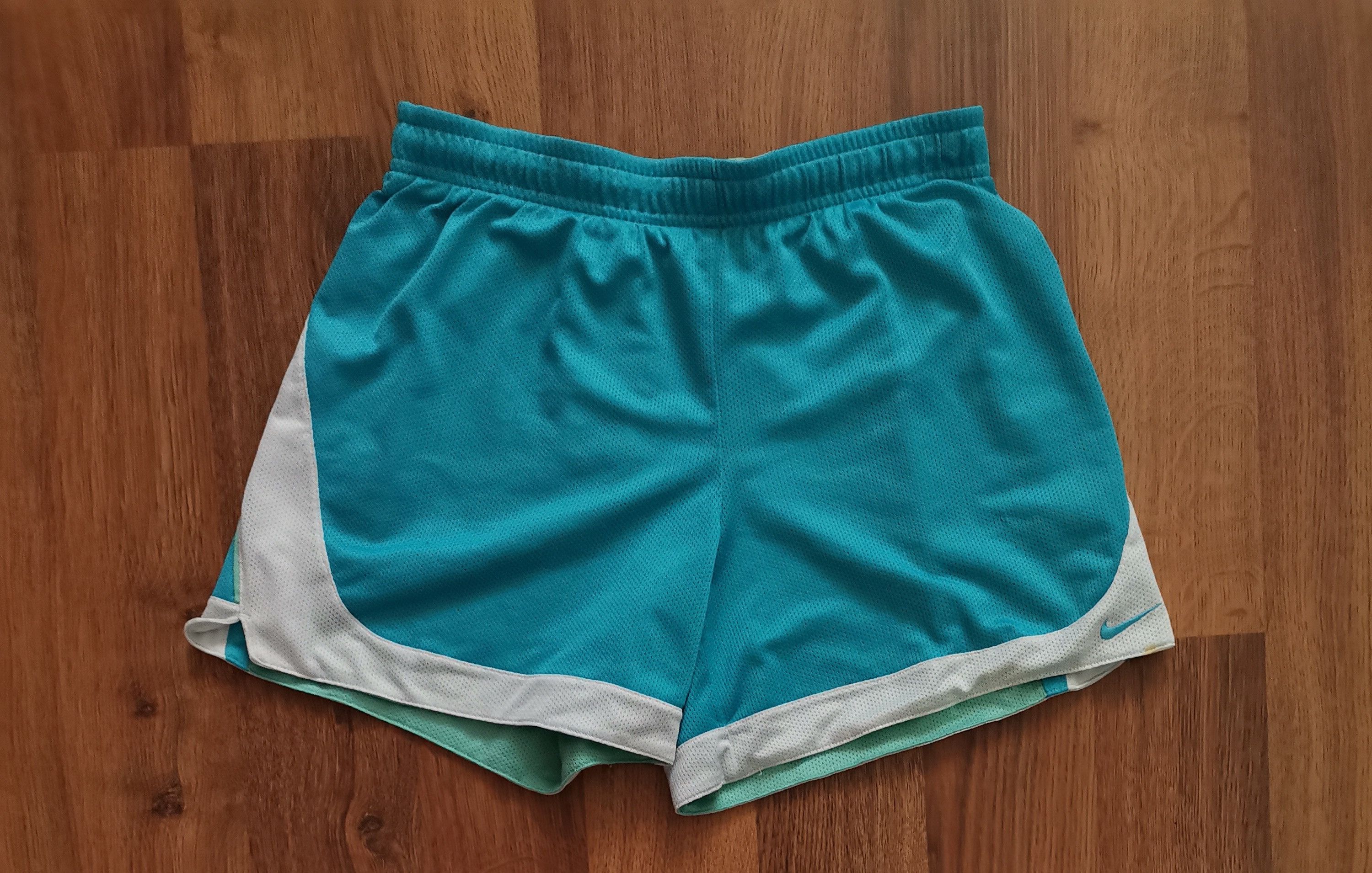 Nike × Vintage Vintage Nike Women's Reversible Shorts Size 30" / US 8 / IT 44 - 1 Thumbnail