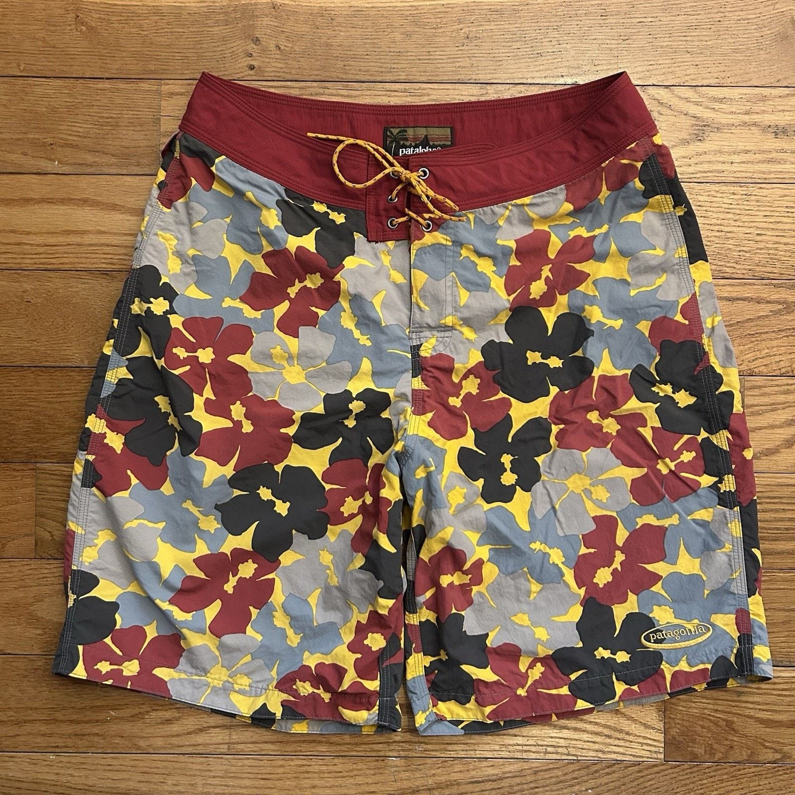 Patagonia × Vintage 2002 Pataloha Floral Hawaiian Wavefarer Y2K Swim Trunks 9” Size US 32 / EU 48 - 1 Thumbnail