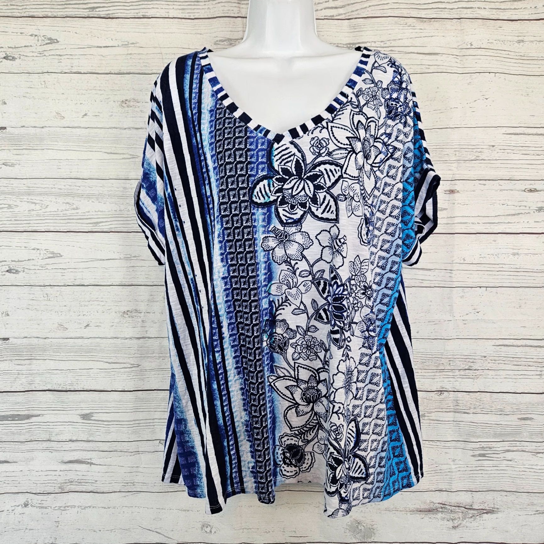 Vintage Chico's Zenergy Womens Top XL Blue White Floral Short Sleeve Shirt Womens XL Blue White Floral Chico's Zenergy Shirt Size XL / US 12-14 / IT 48-50 - 2 Thumbnail