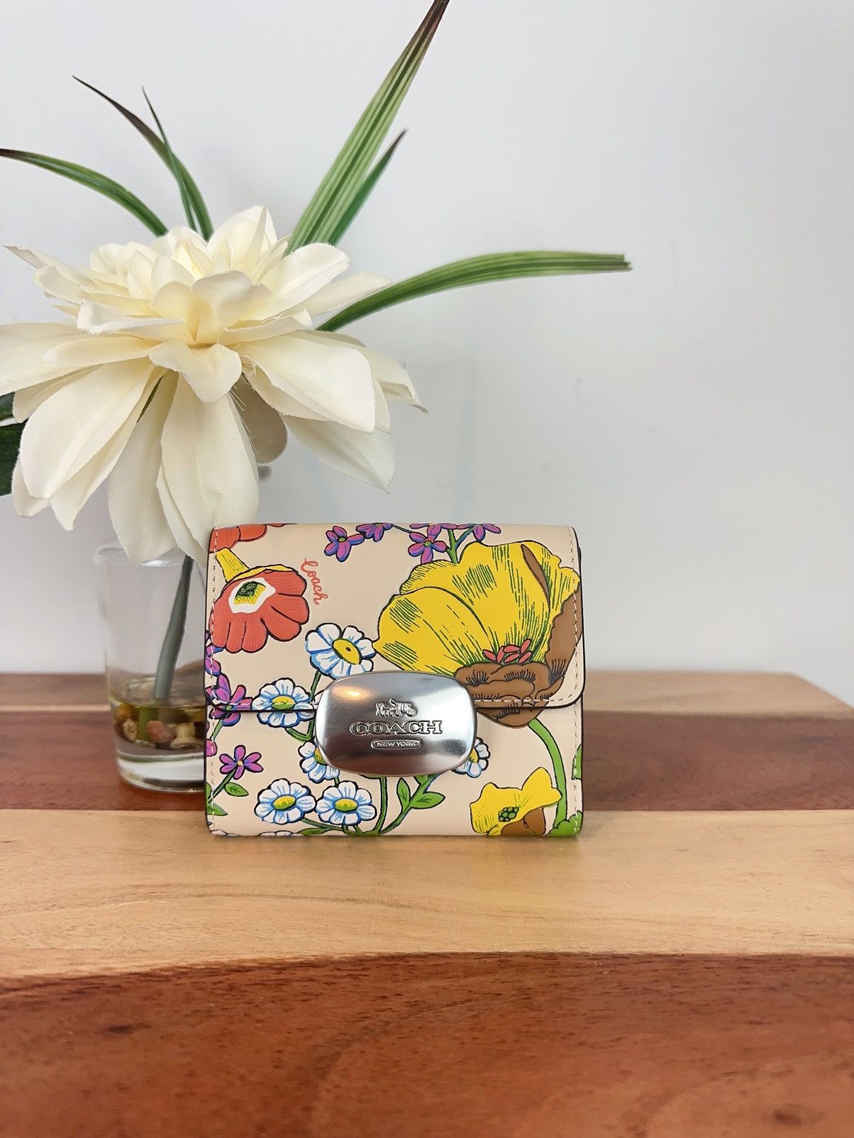 image of NWT Coach Eliza Small Wallet With Floral Print, Women's