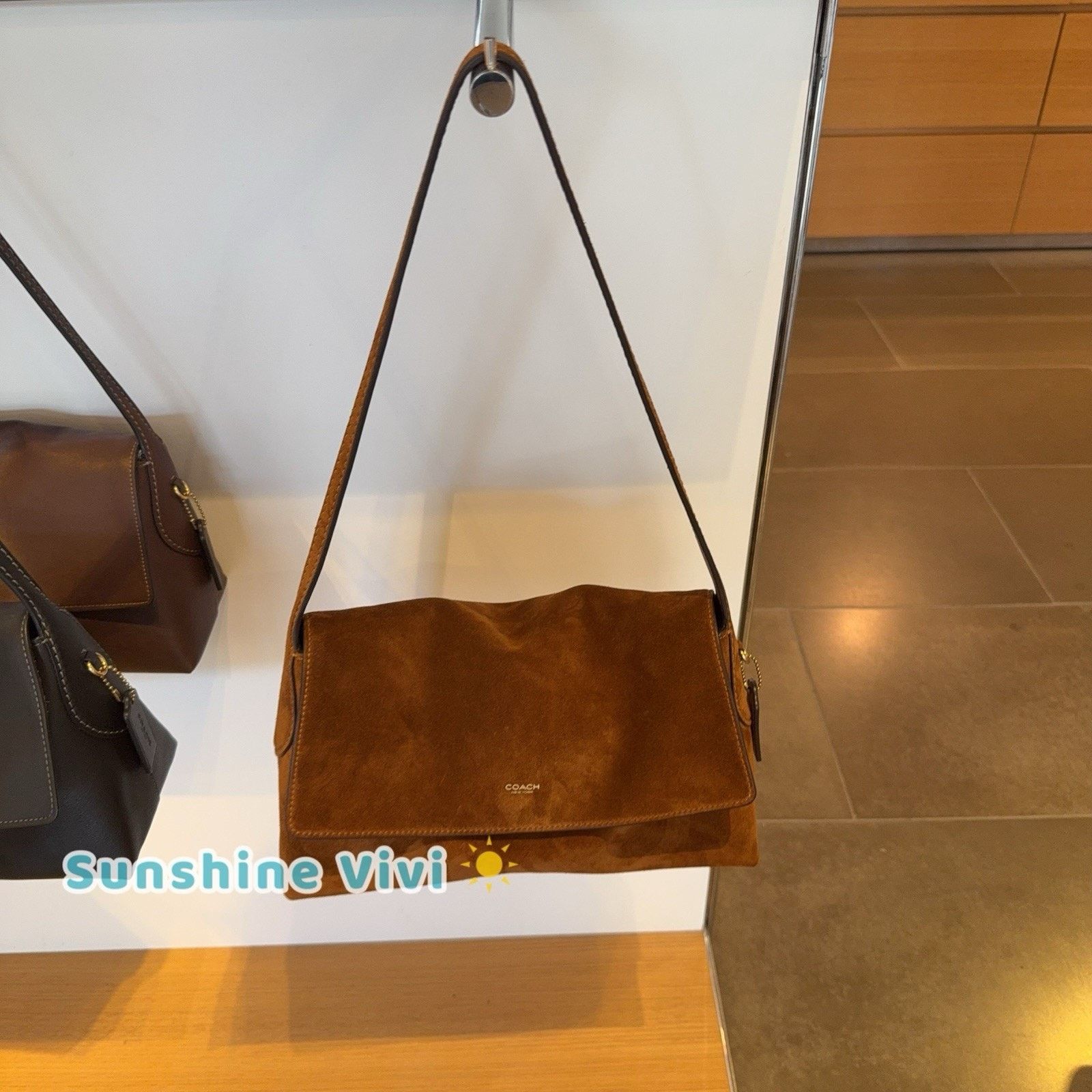Coach NWT Coach Chelsea Shoulder Bag 30 Warm Brown leather CDS59 Size ONE SIZE - 2 Thumbnail