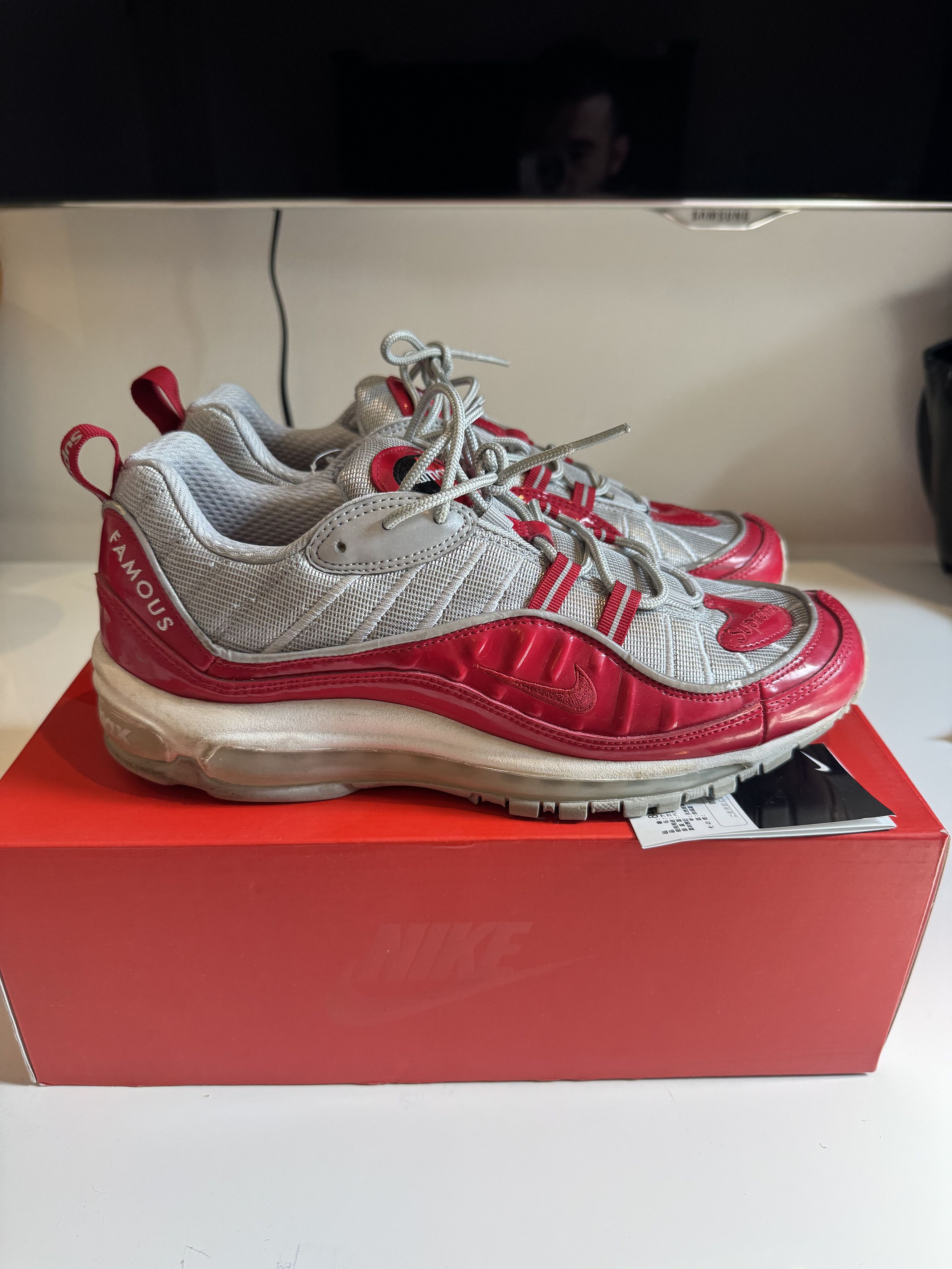 Nike × Supreme Supreme Air Max 98 Varsity Red Size US 10 / EU 43 - 1 Thumbnail