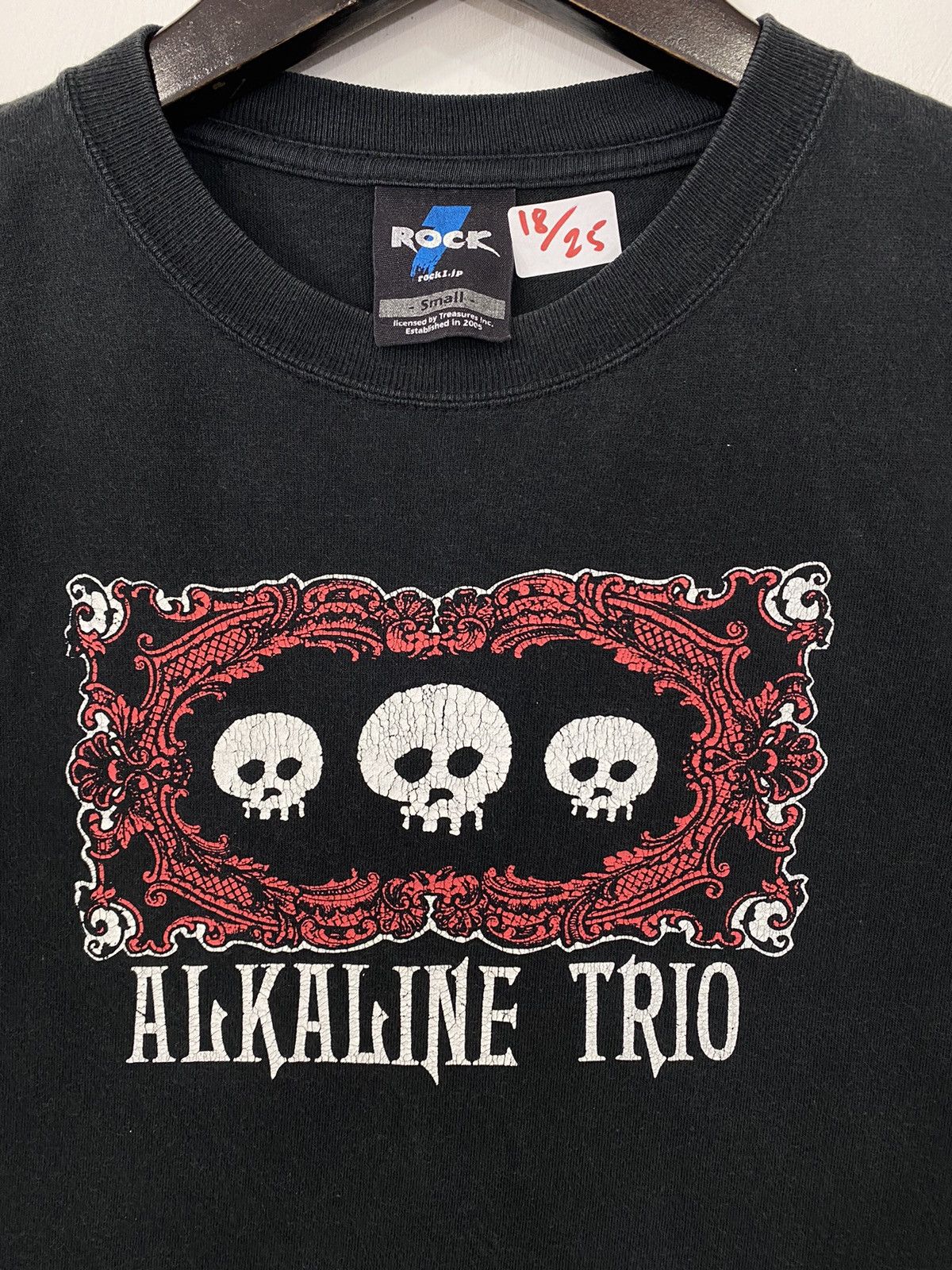 Band Tees 💥VINTAGE ALKALINE TRIO Punk rock band emo tee shirt Size US S / EU 44-46 / 1 - 3 Thumbnail