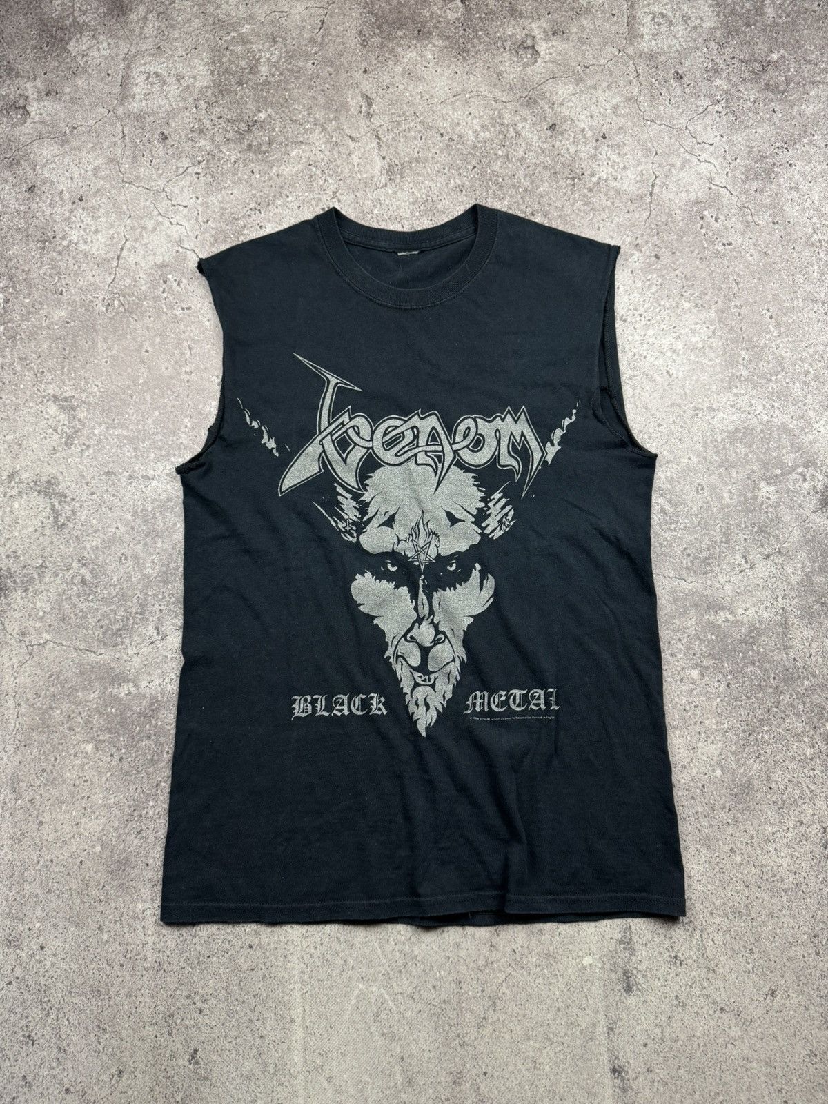 Band Tees 1996 VENOM BLACK METAL BAND SLEEVELESS SHIRT VINTAGE FADED Size US M / EU 48-50 / 2 - 3 Thumbnail