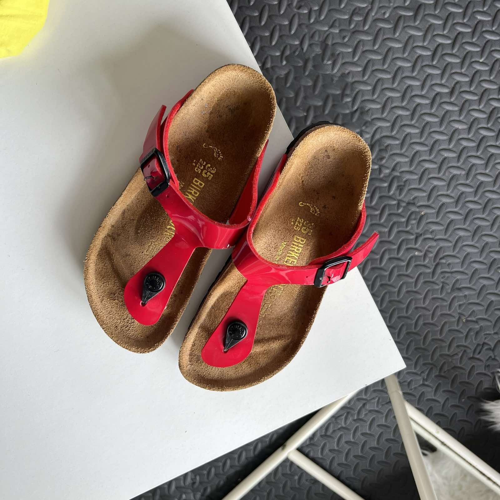 Birkenstock Birkenstock Women Gizeh Old Red Patent Flip Flops Sz 35 Size US 5 / IT 35 - 2 Thumbnail