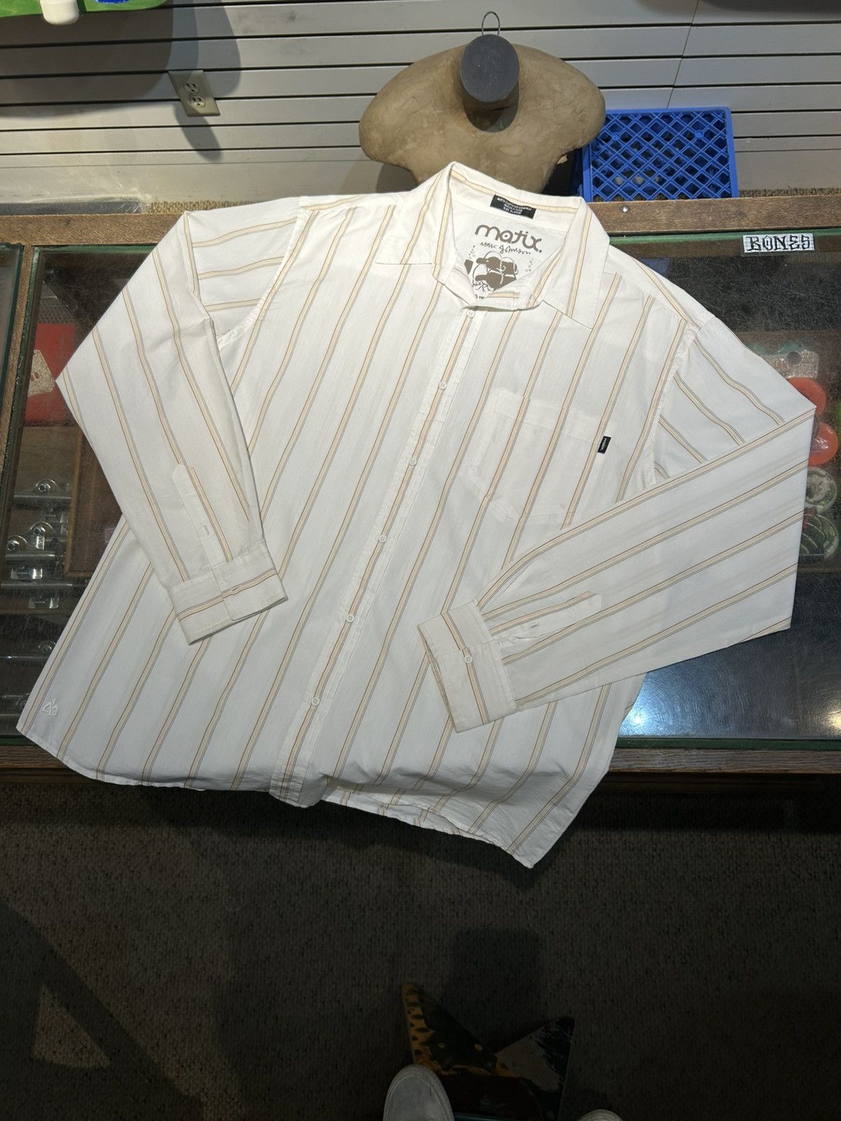 Matix MATIX Pinstripe Button Down Size US XL / EU 56 / 4 - 1 Thumbnail