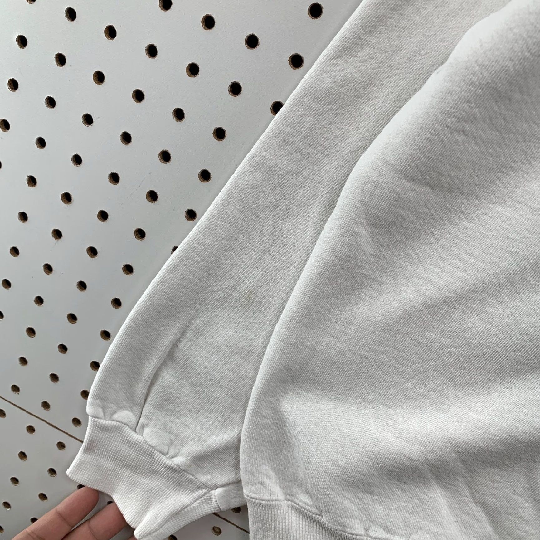 VINTAGE Hanes Sweatshirt Mens Large White Embroidered Ballys Total Fitness Y2K 90s USA Regular Crew Neck Pullover Cotton Fleece Graphic Print